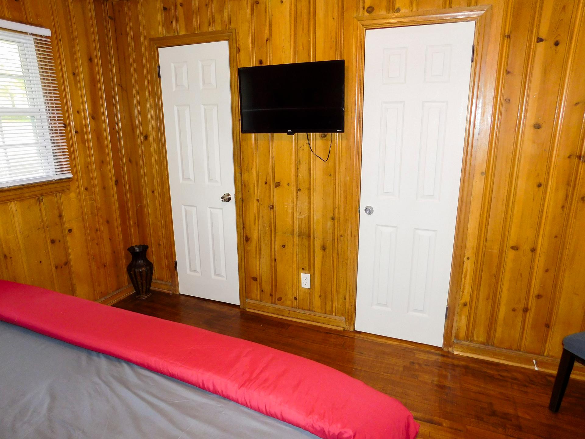 bedroom, detected:window blind, bed