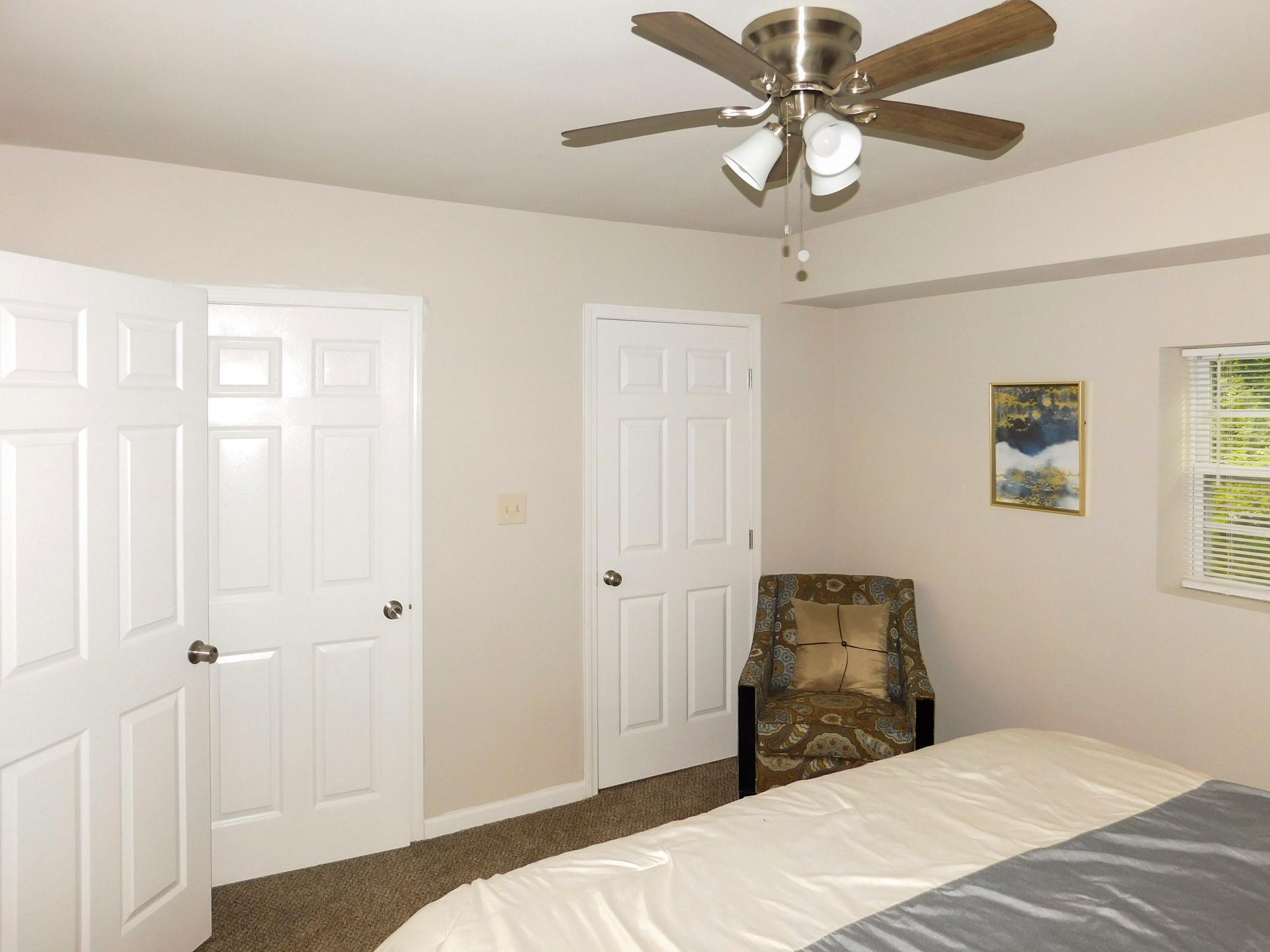 bedroom, detected:ceiling fan, bed, window blind