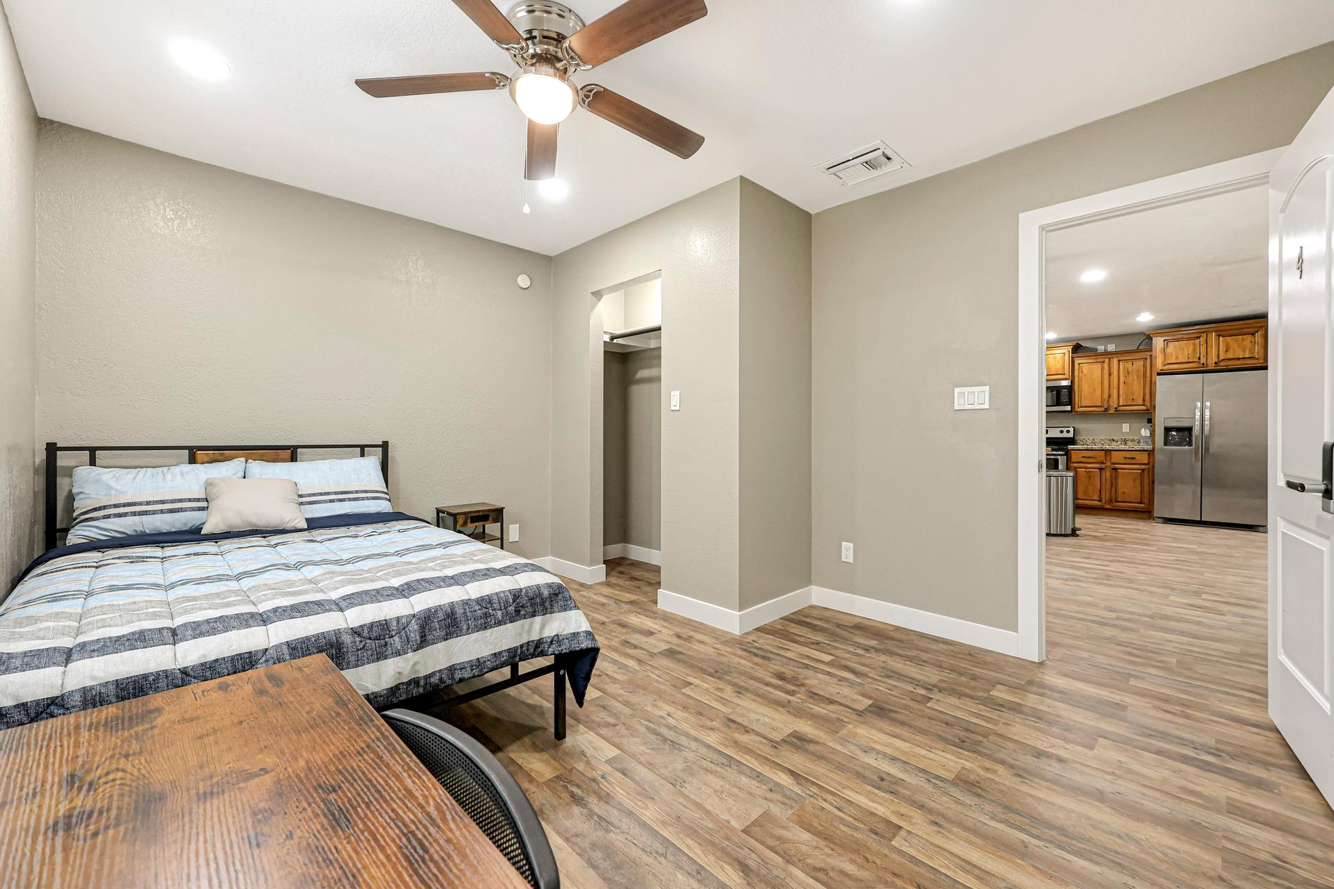 bedroom, detected:ceiling fan, window blind, bed
