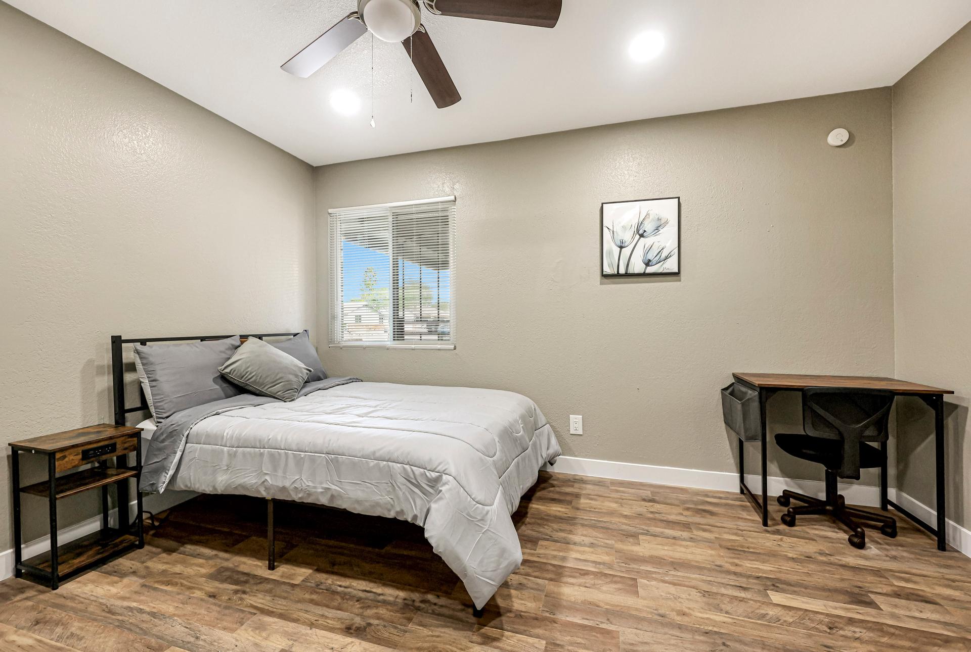 bedroom, detected:ceiling fan, bed