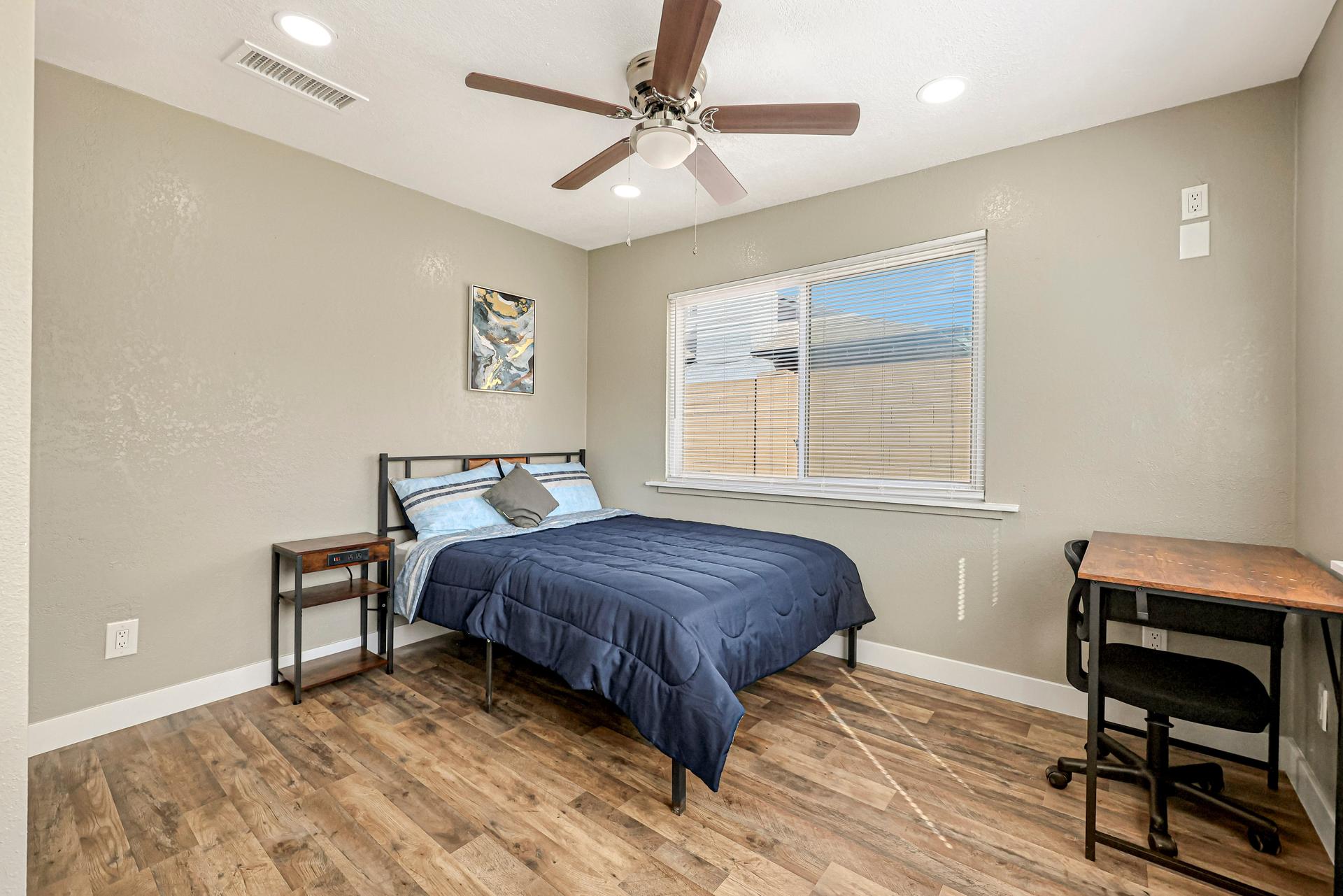 bedroom, detected:ceiling fan, window blind