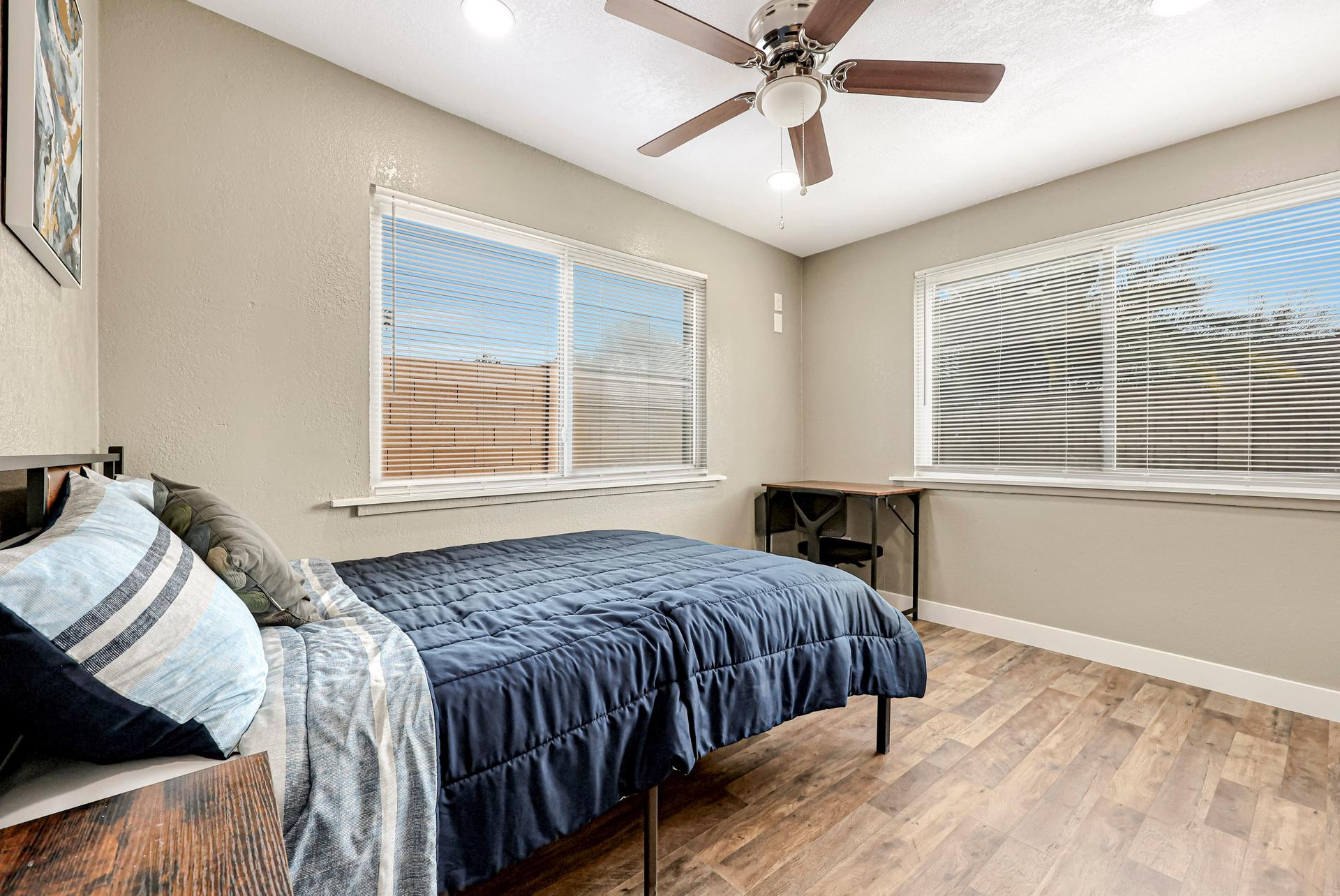 bedroom, detected:window blind, ceiling fan, bed