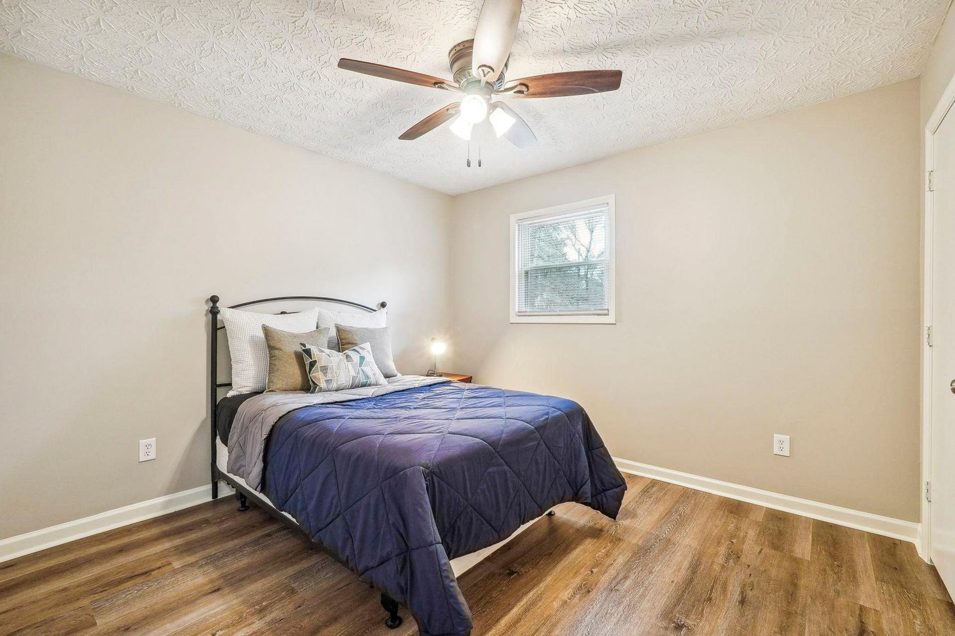 bedroom, detected:ceiling fan, window blind, bed