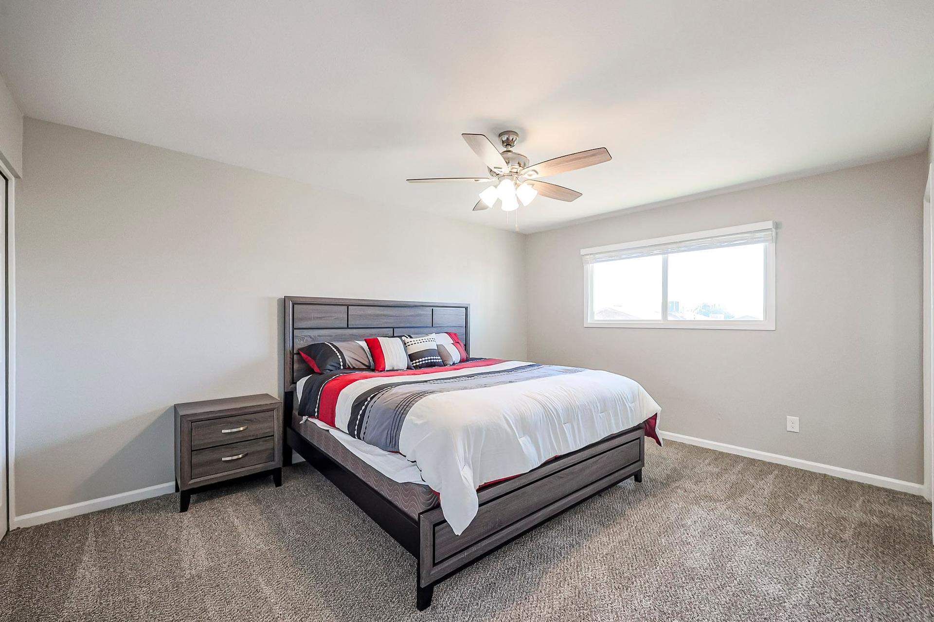 bedroom, detected:ceiling fan, window blind, bed
