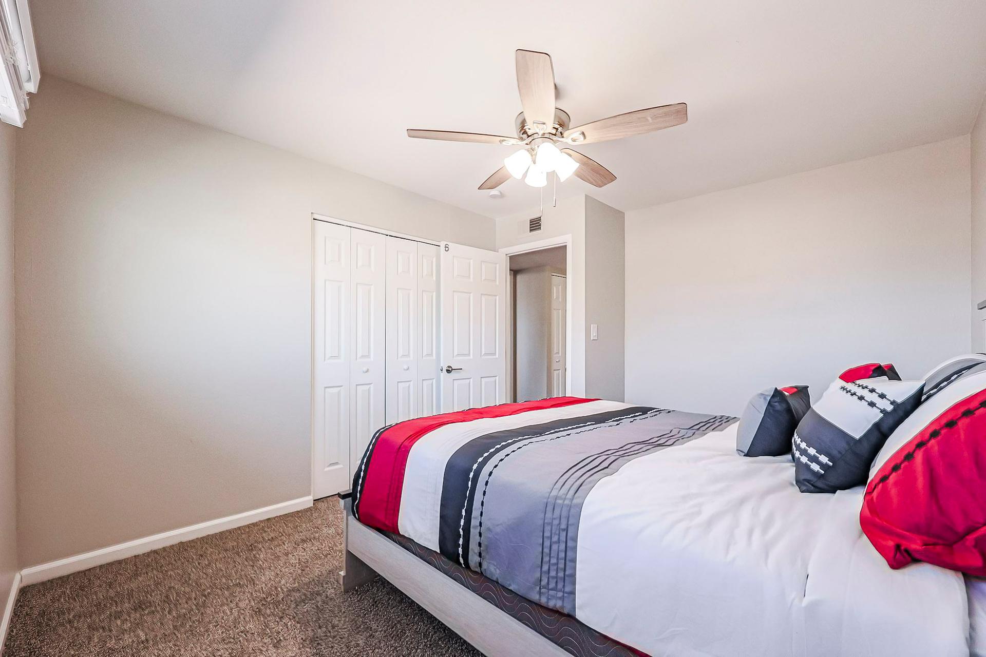 bedroom, detected:ceiling fan, bed, window blind