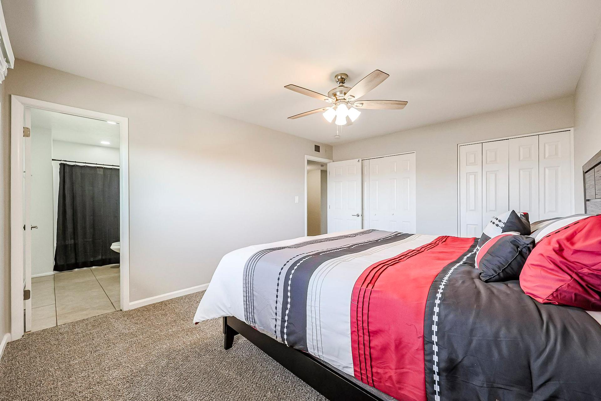 bedroom, detected:ceiling fan, bed