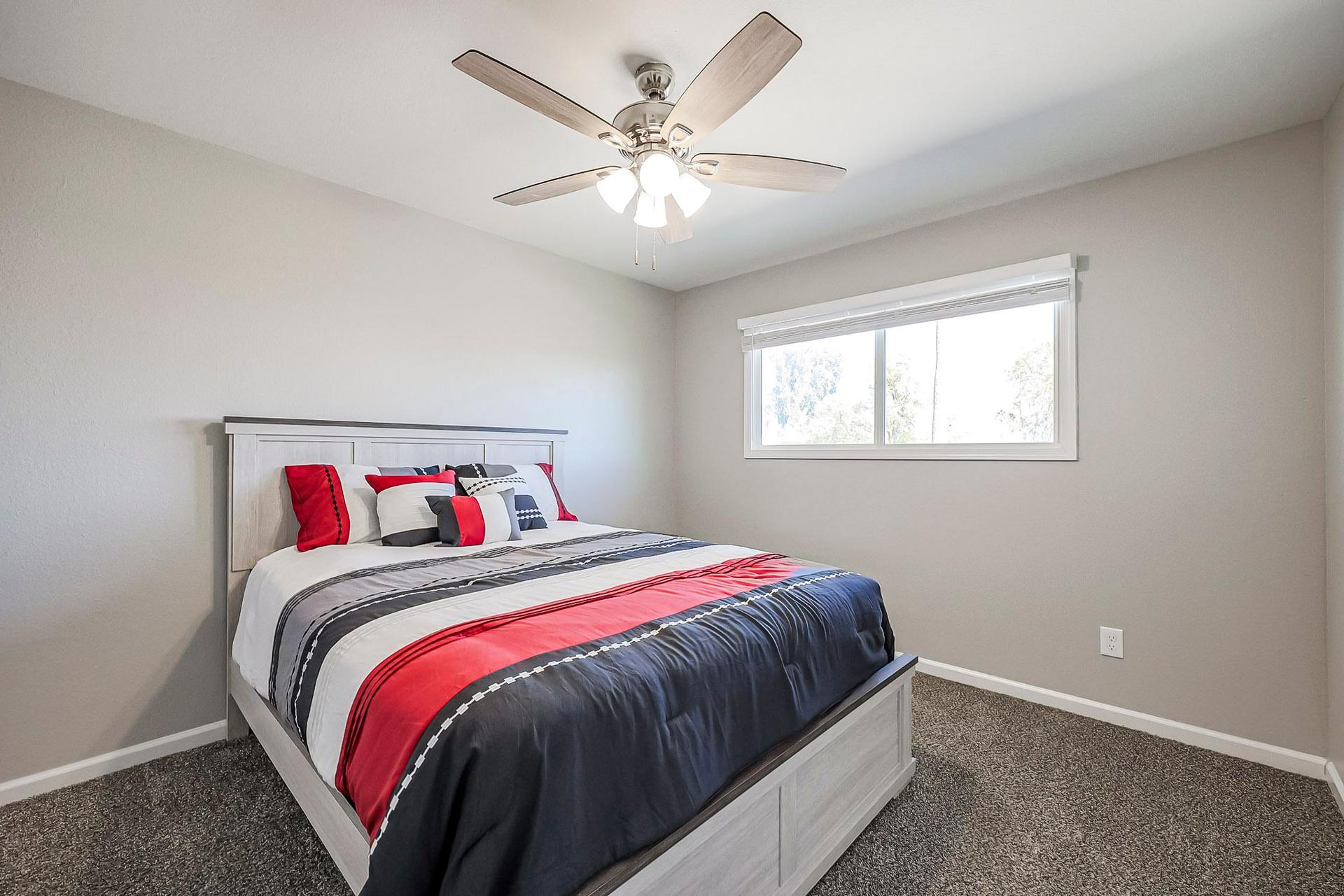 bedroom, detected:ceiling fan, window blind, bed