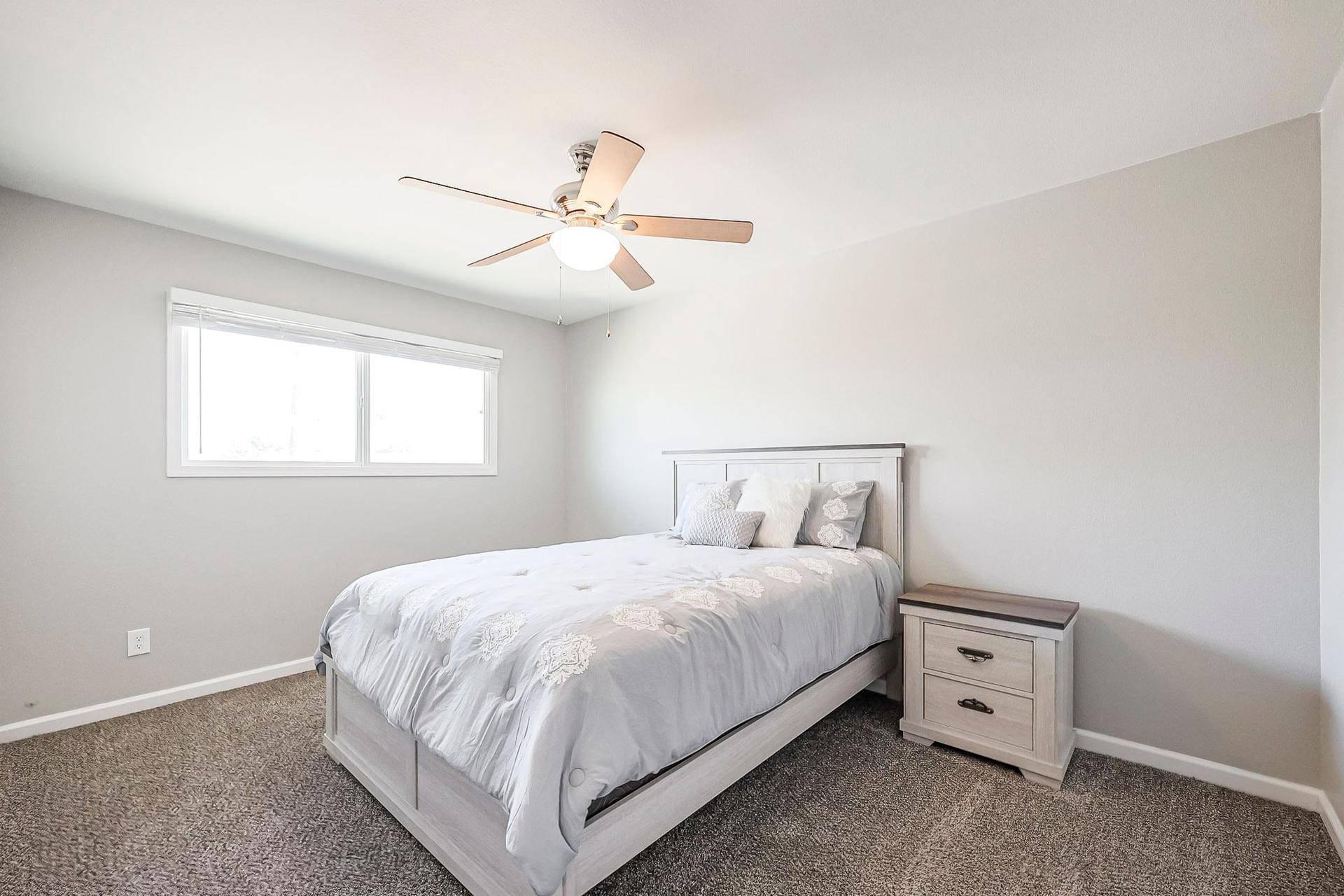 bedroom, detected:ceiling fan, window blind, bed