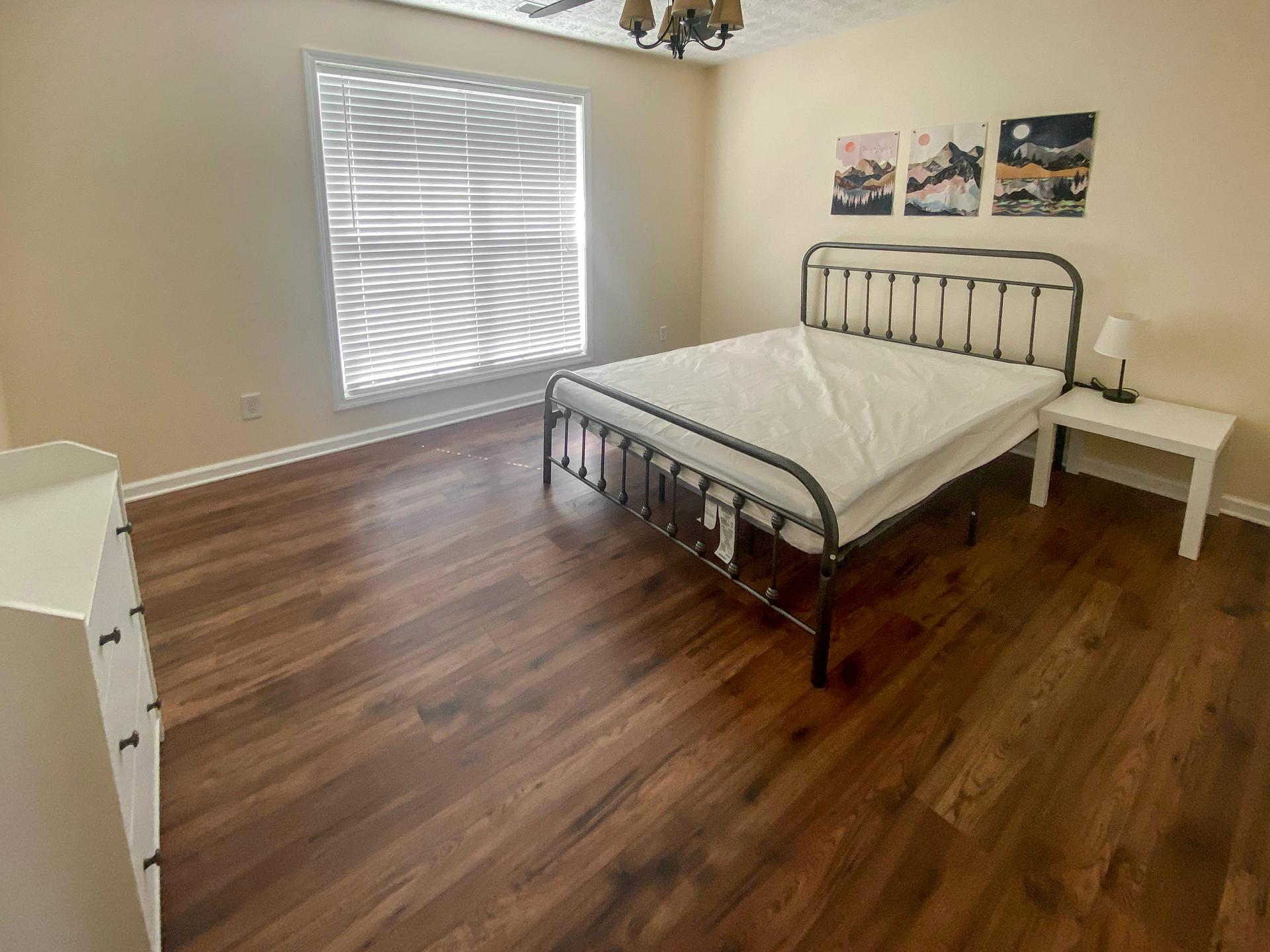 living_room, detected: ceiling fan, hardwood, window blind