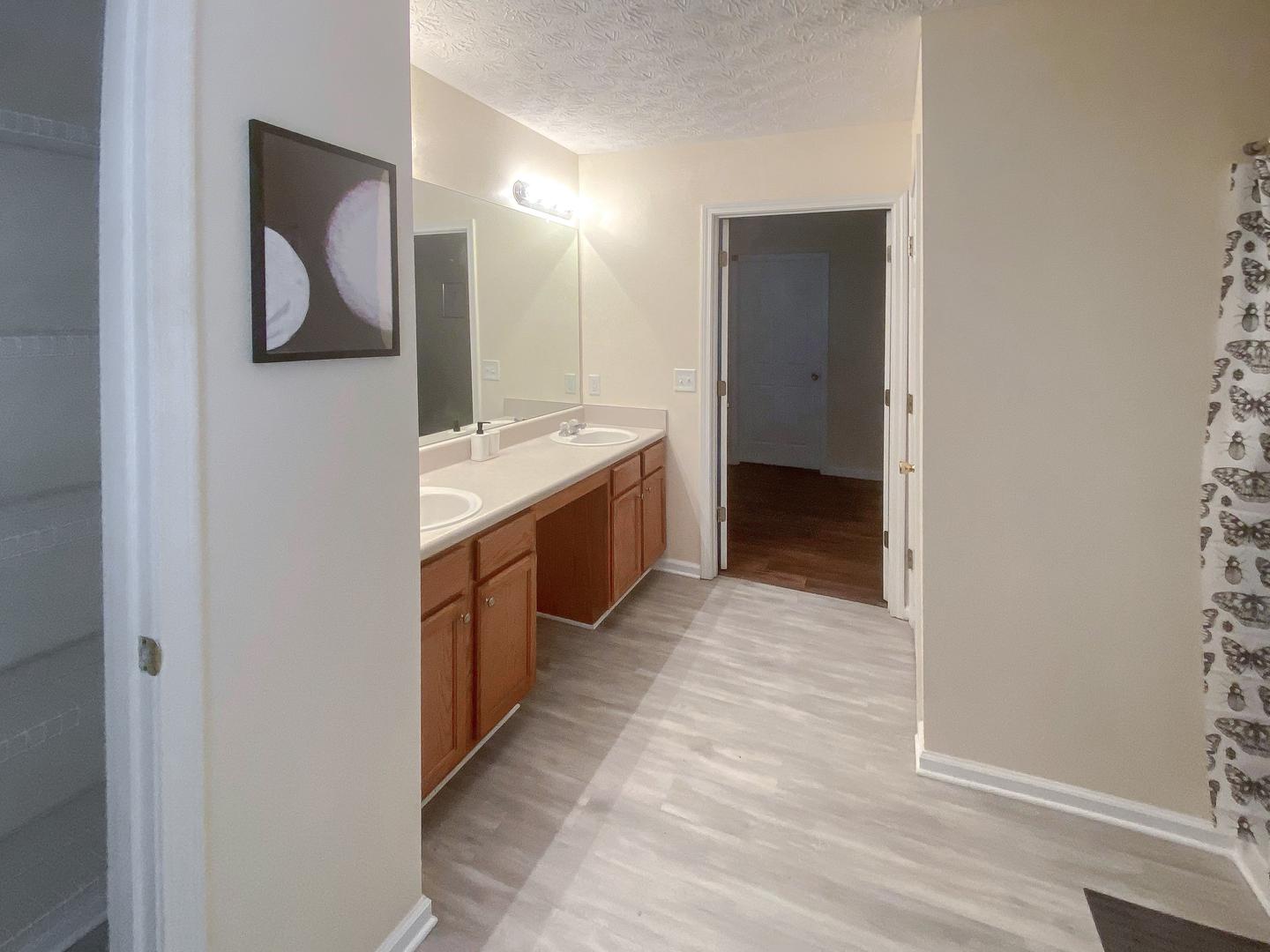 Bathroom(s)