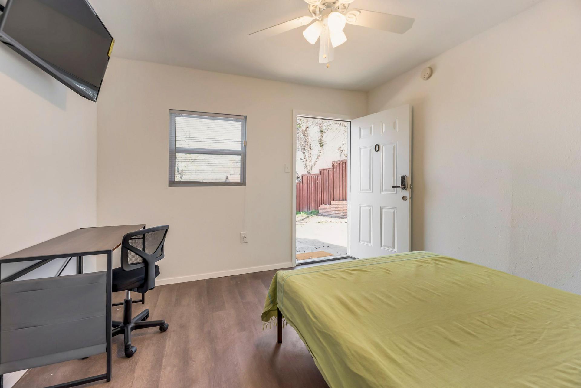 bedroom, detected:ceiling fan, bed, window blind
