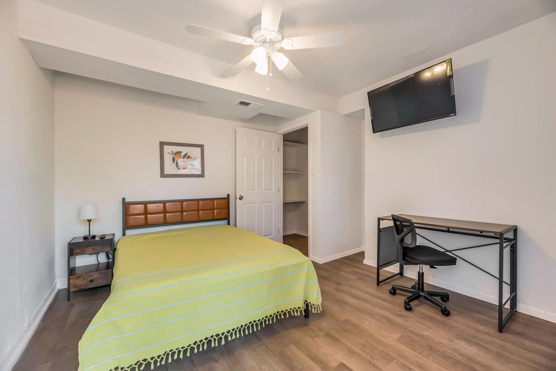 bedroom, detected:ceiling fan, bed, window blind