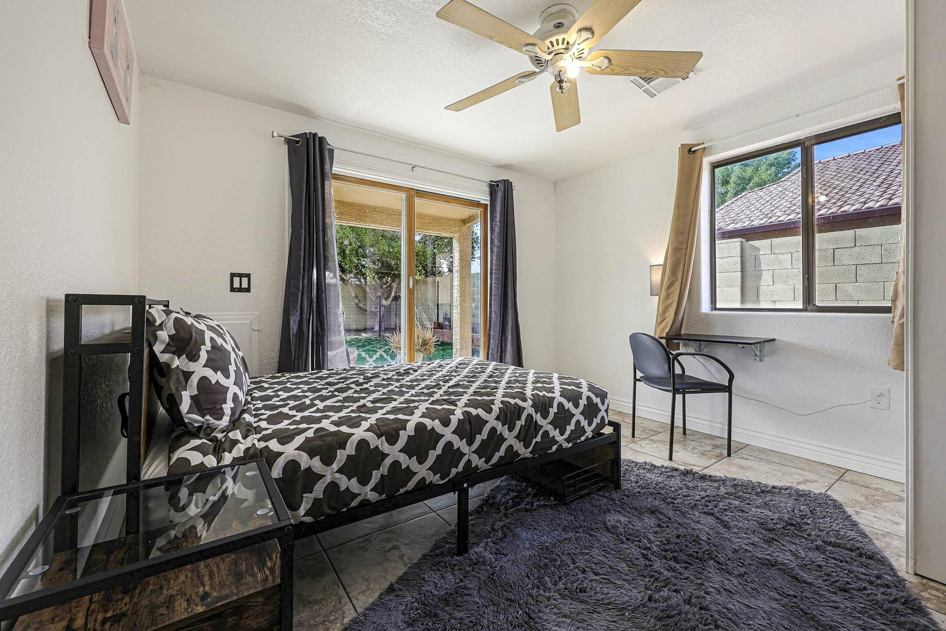 living_room, detected:ceiling fan, window blind, carpet