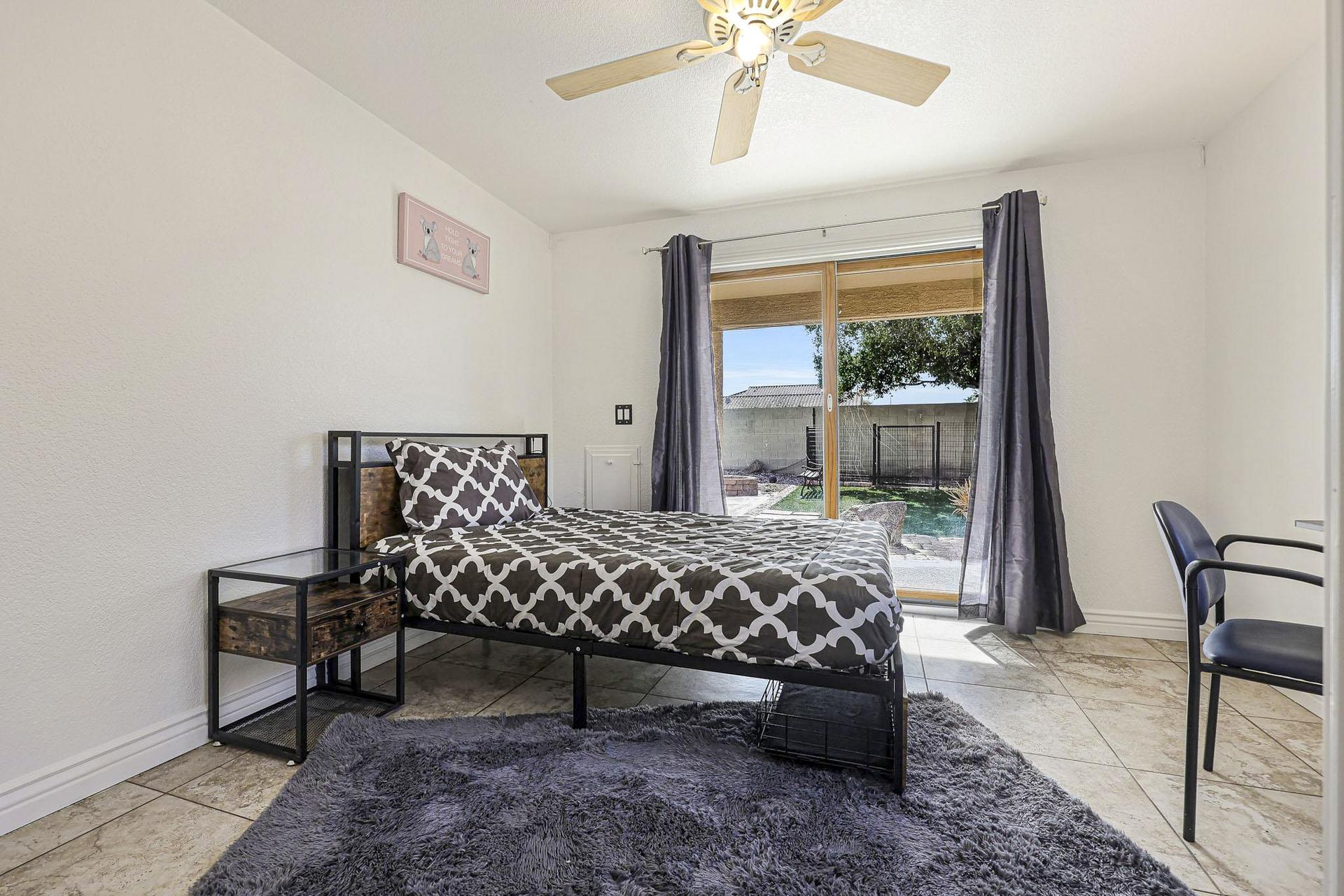 bedroom, detected:ceiling fan, window blind, bed