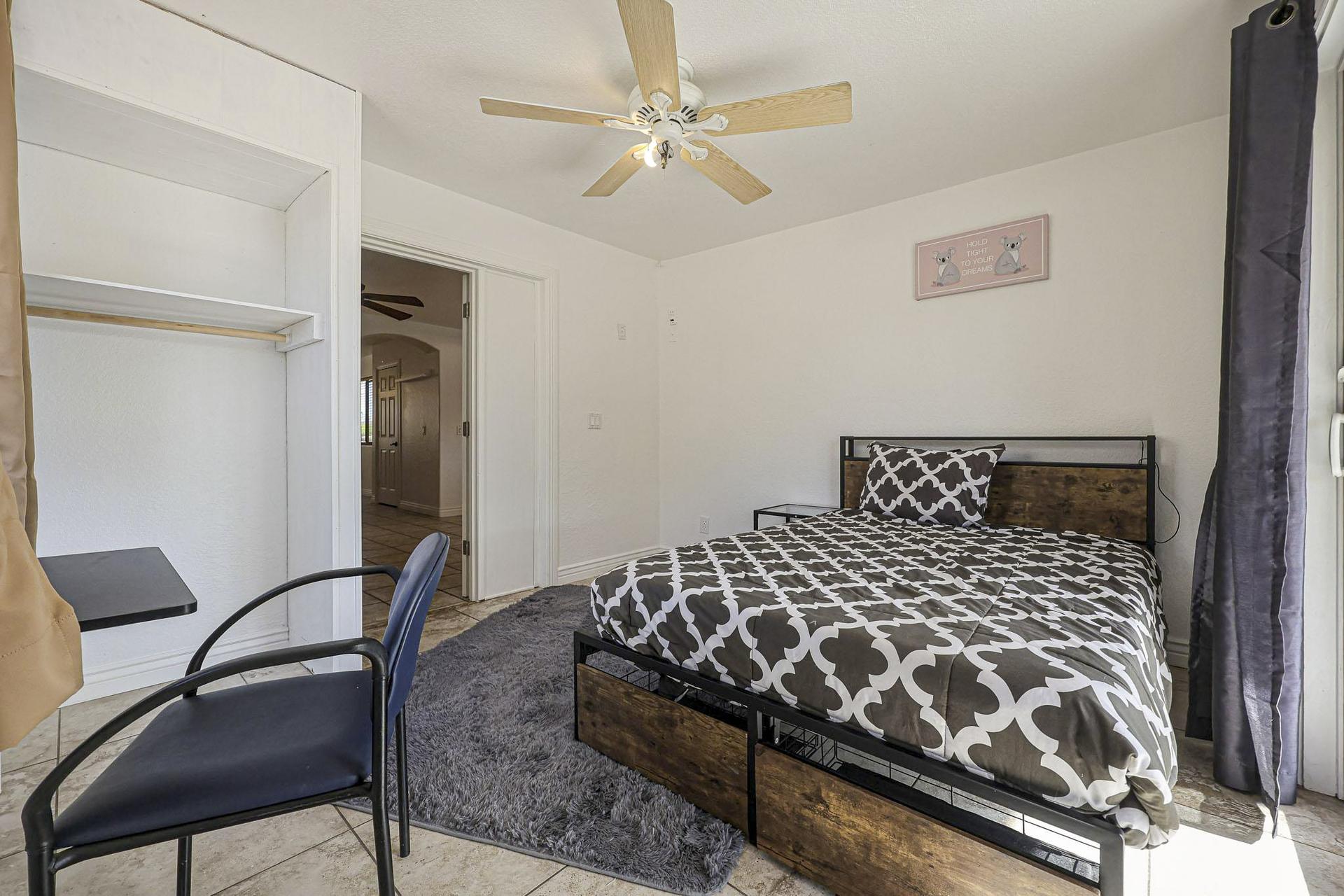 bedroom, detected:ceiling fan, bed, window blind