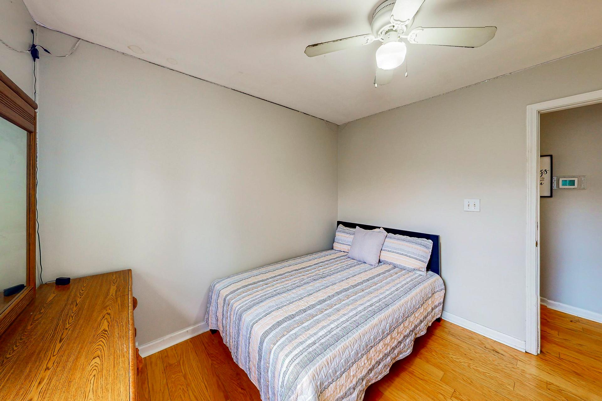 bedroom, detected:ceiling fan, bed