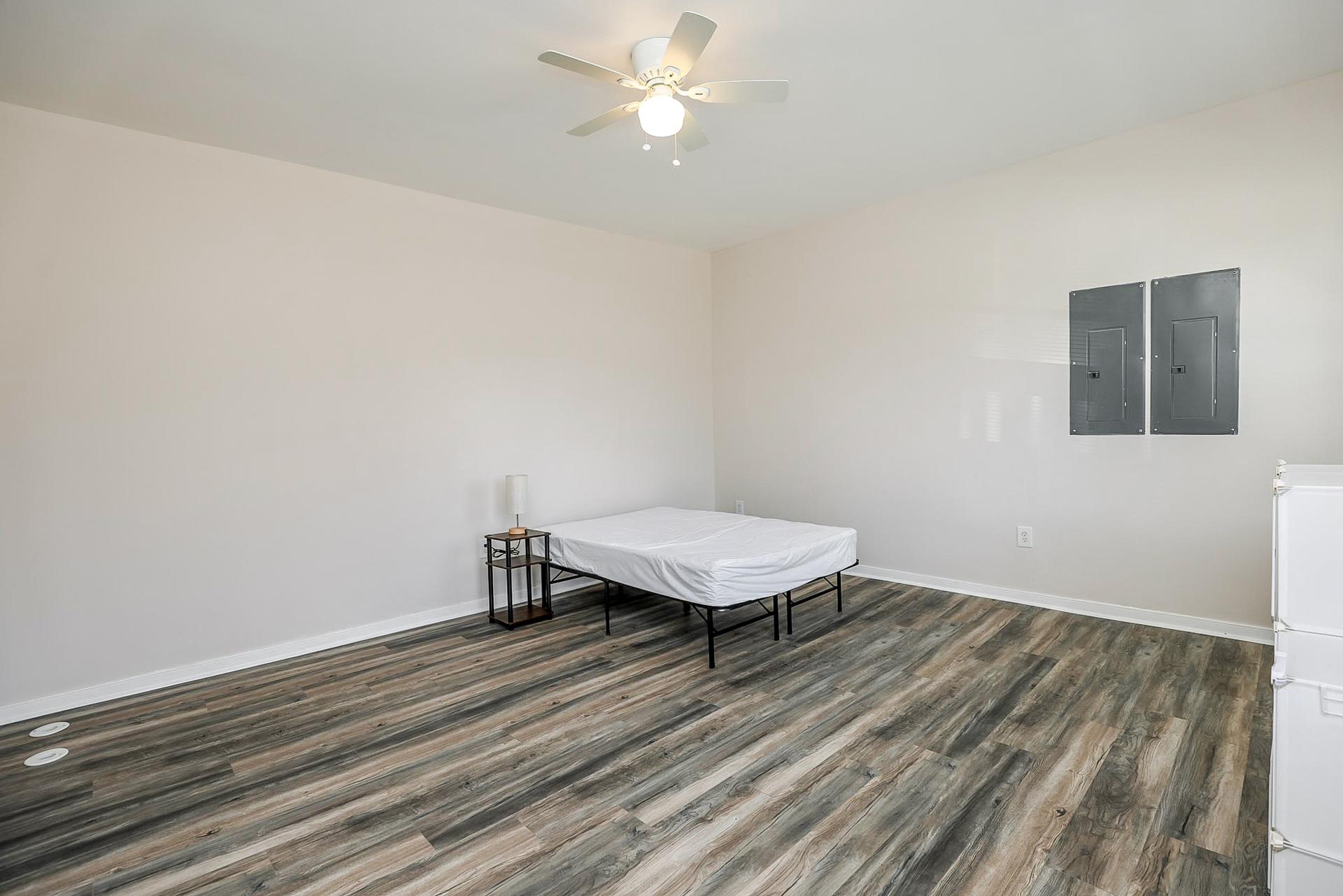 bedroom, detected: ceiling fan, hardwood, window blind