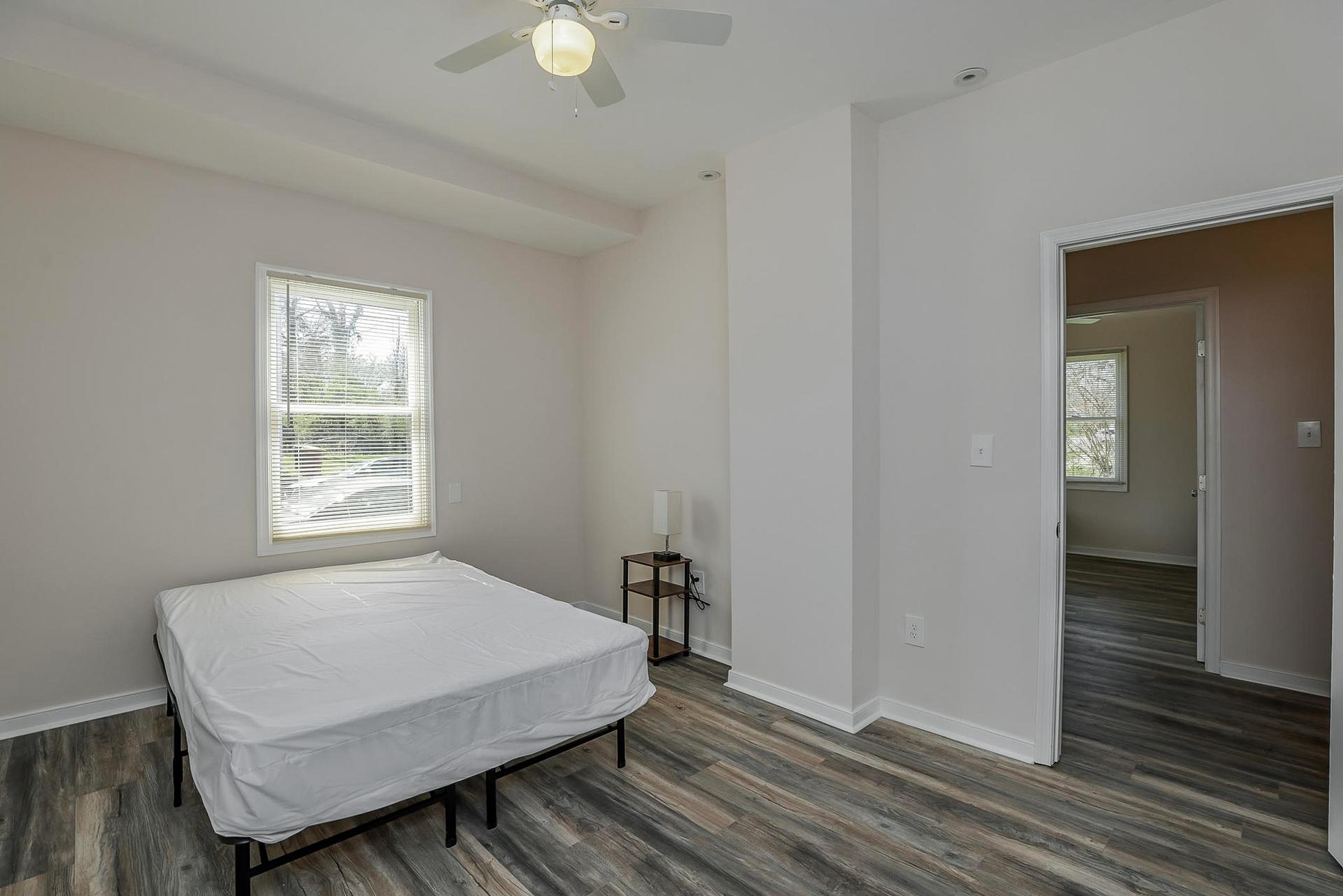 bedroom, detected: ceiling fan, hardwood, window blind, bed