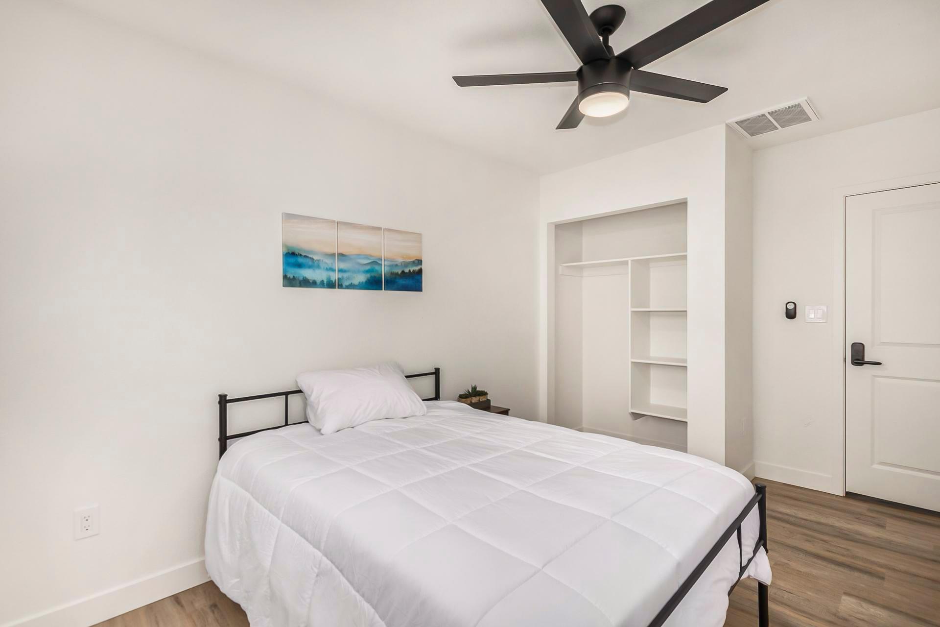 bedroom, detected:ceiling fan, bed