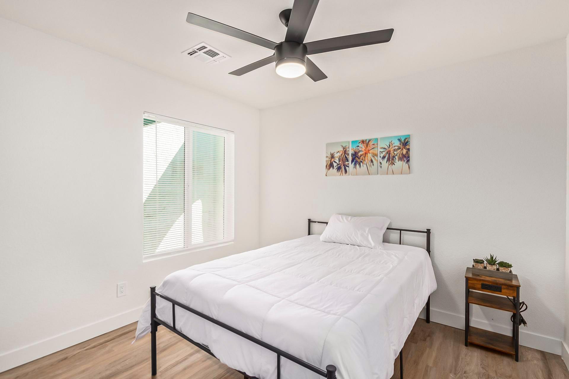 bedroom, detected:ceiling fan, bed, window blind