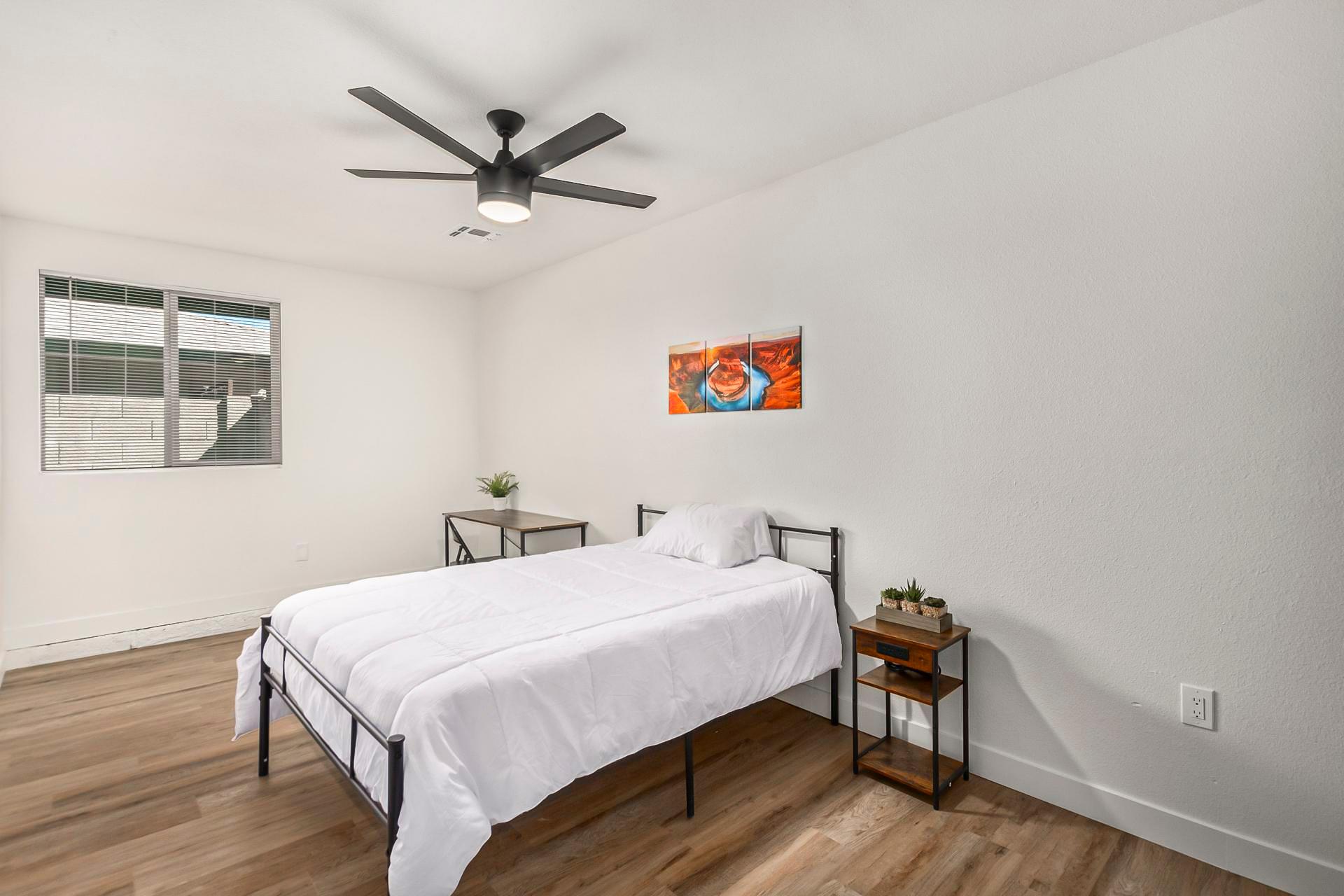 bedroom, detected:ceiling fan, window blind, bed