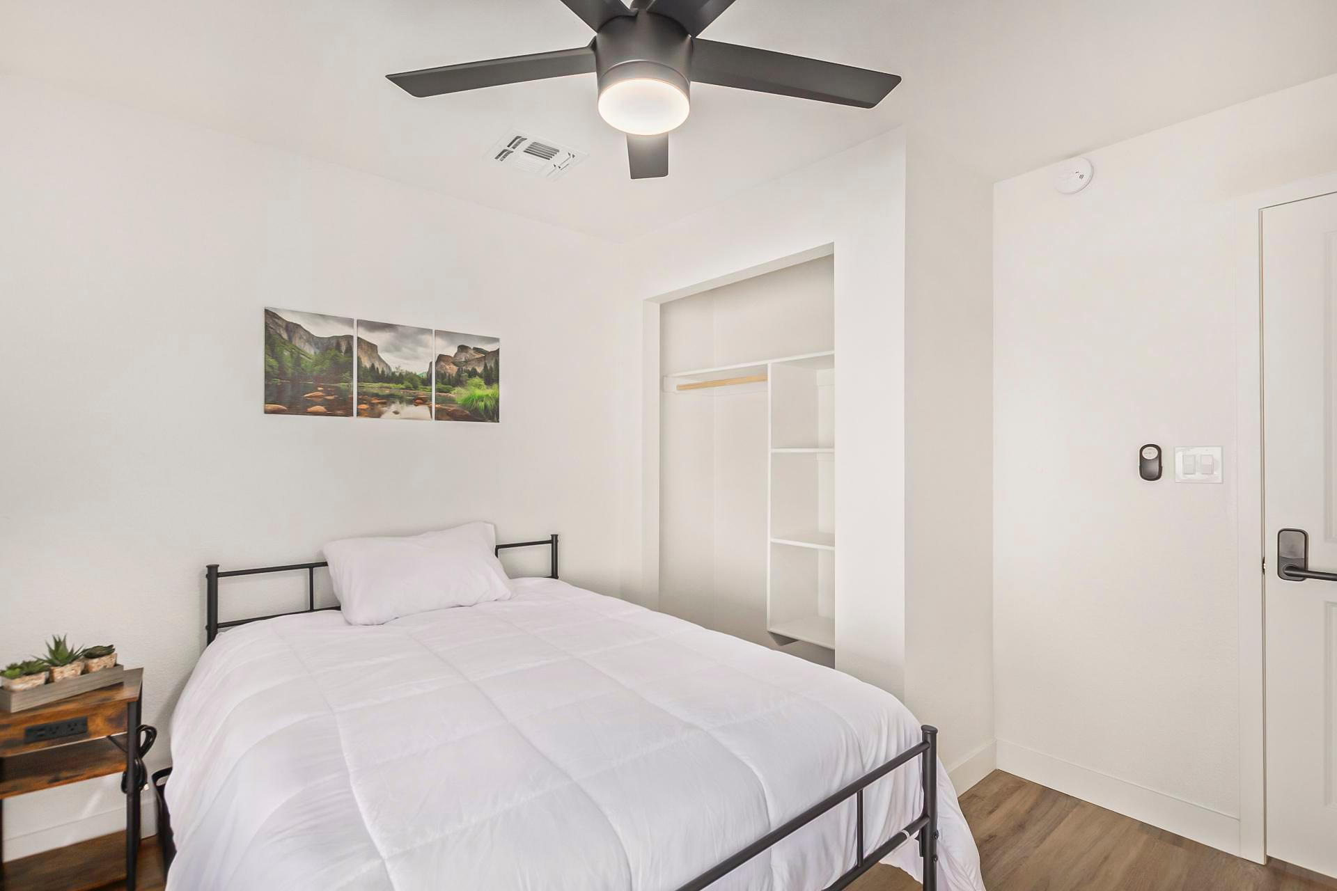 bedroom, detected:ceiling fan, bed