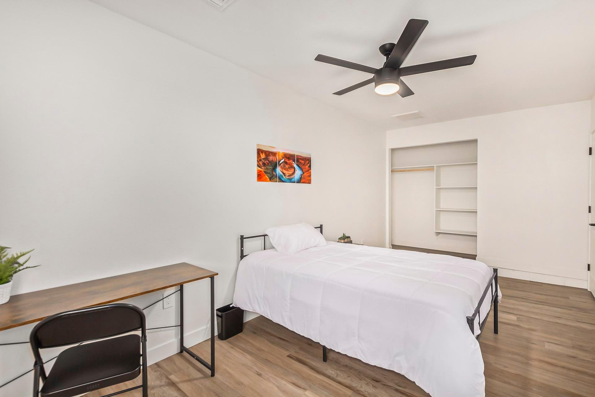 bedroom, detected:ceiling fan, window blind, bed