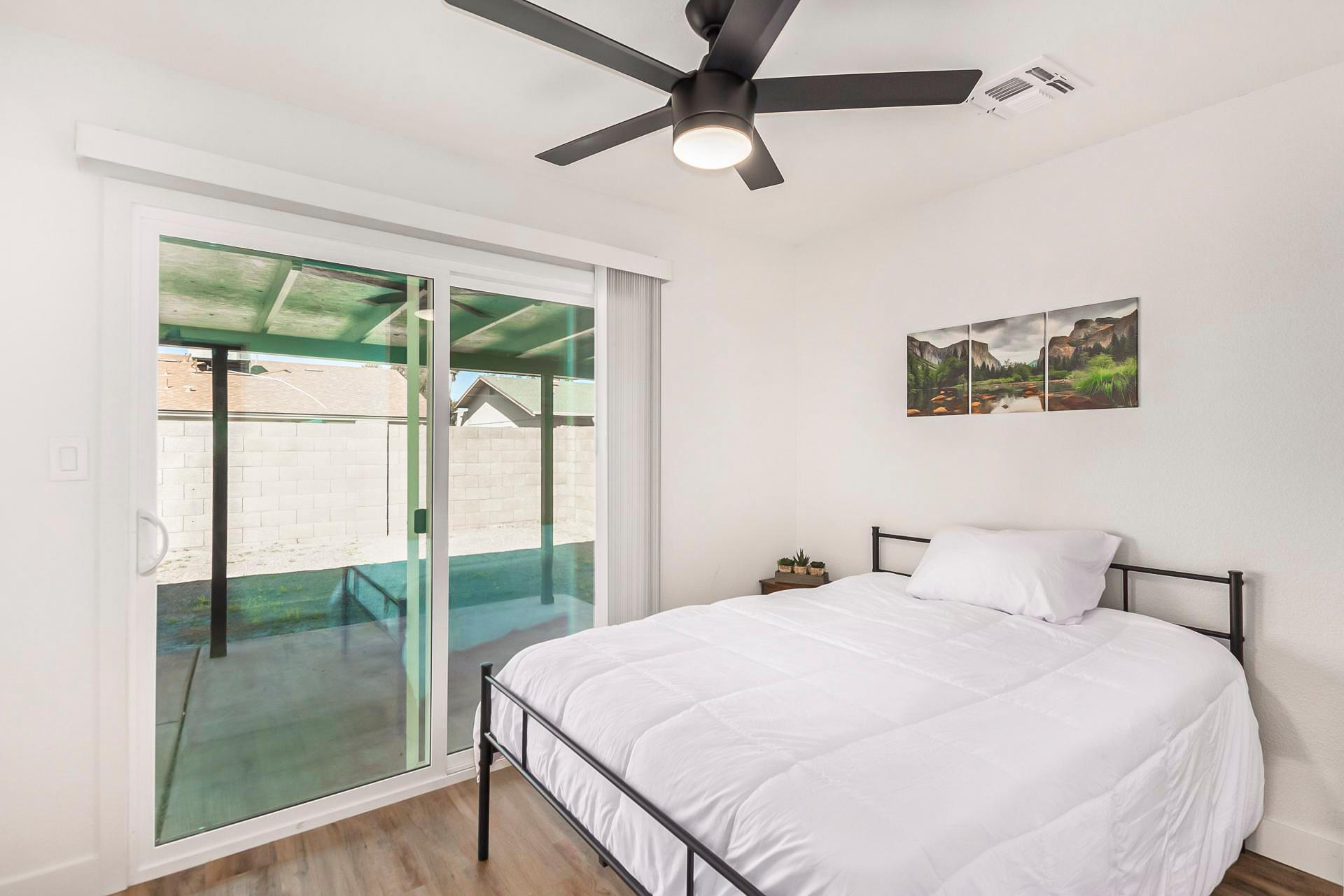 bedroom, detected:ceiling fan, bed, window blind