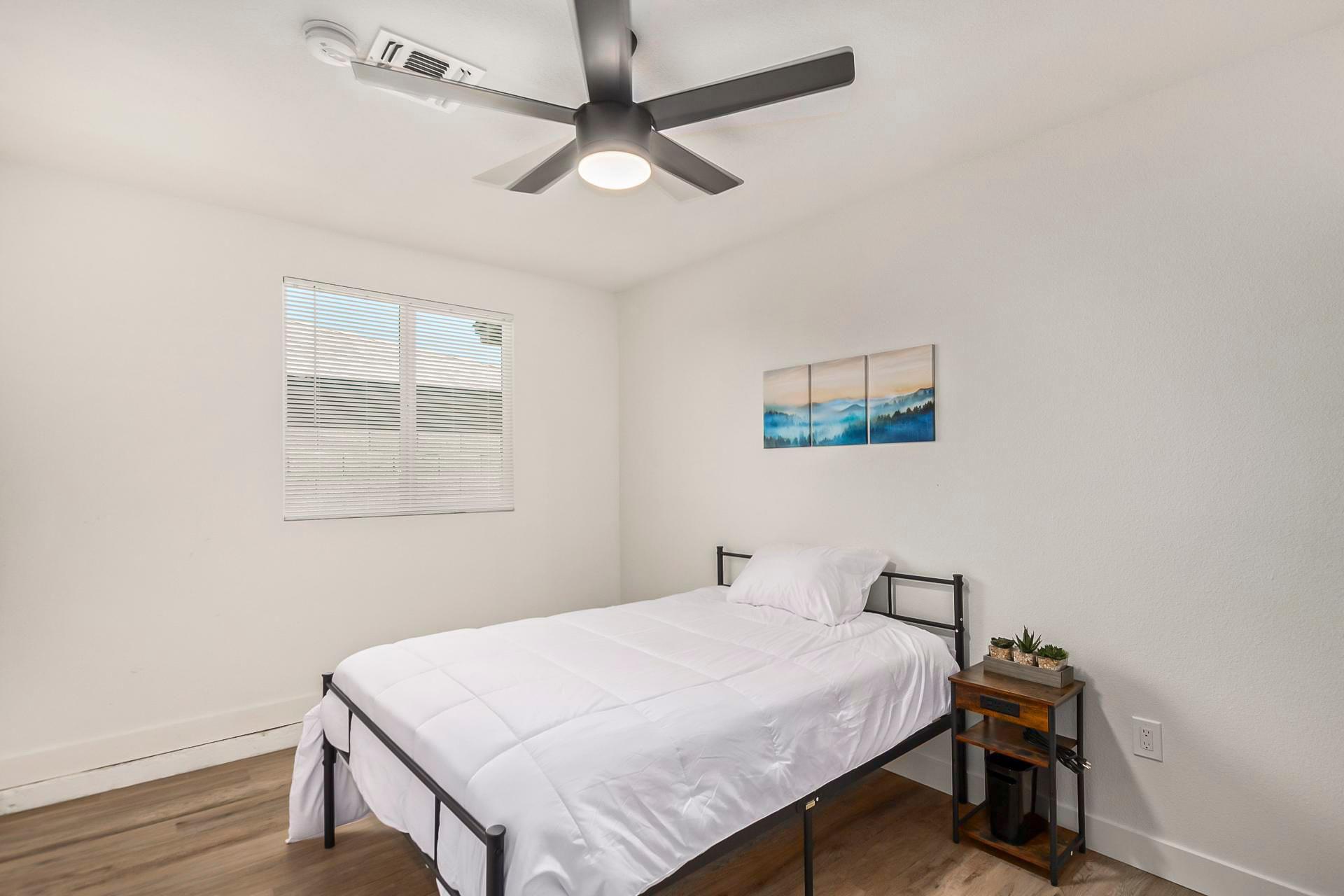 bedroom, detected:ceiling fan, bed, window blind
