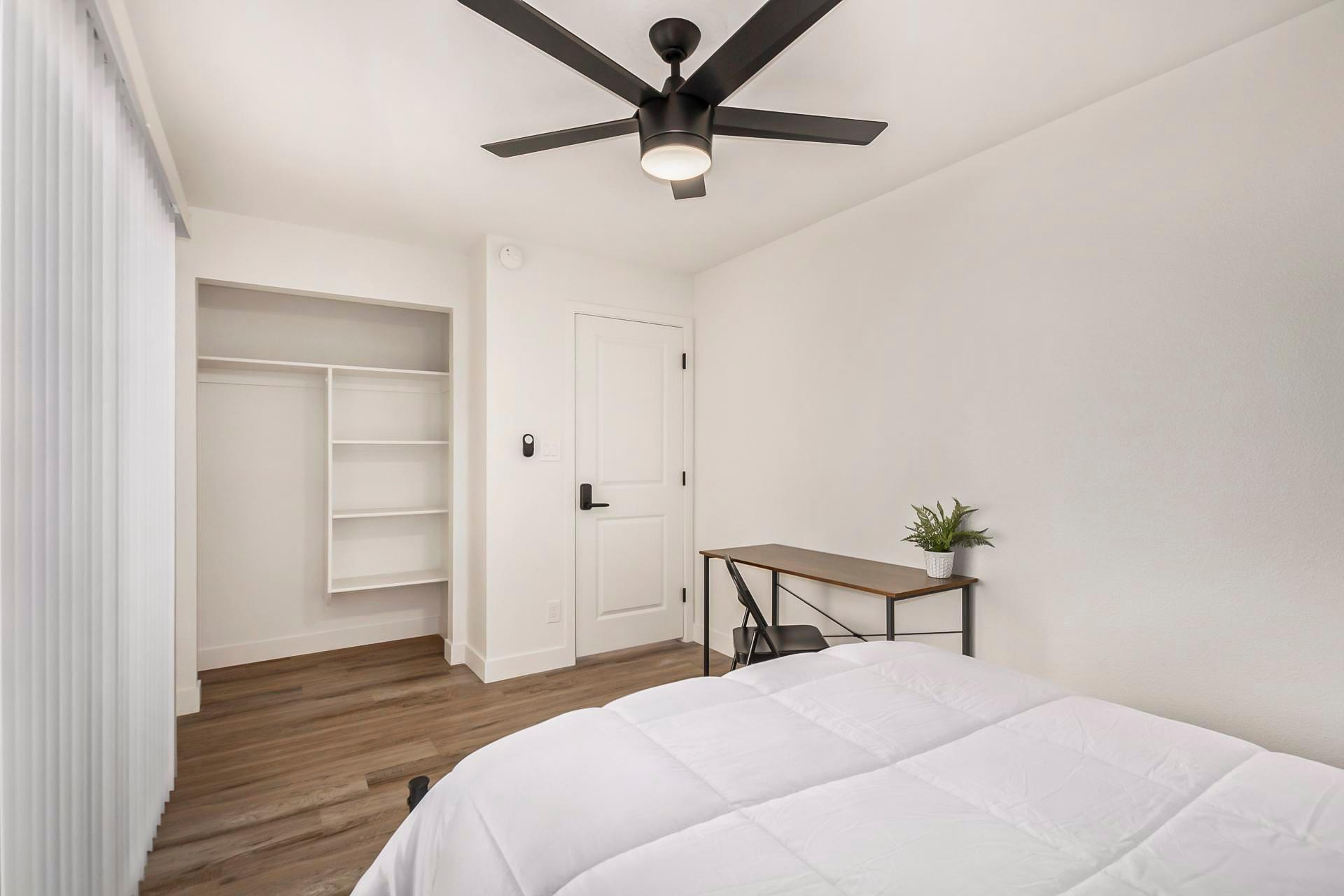 bedroom, detected:ceiling fan, bed