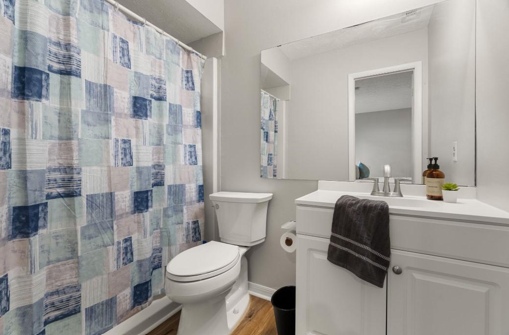 Private bathroom
Disclaimer: This photo has been staged. Not all furnishings seen will be included.