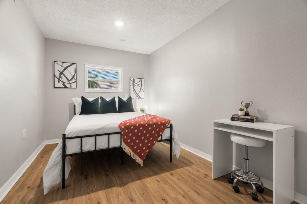 Spacious newly renovated room
Disclaimer: This photo has been staged. Not all furnishings seen will be included.
