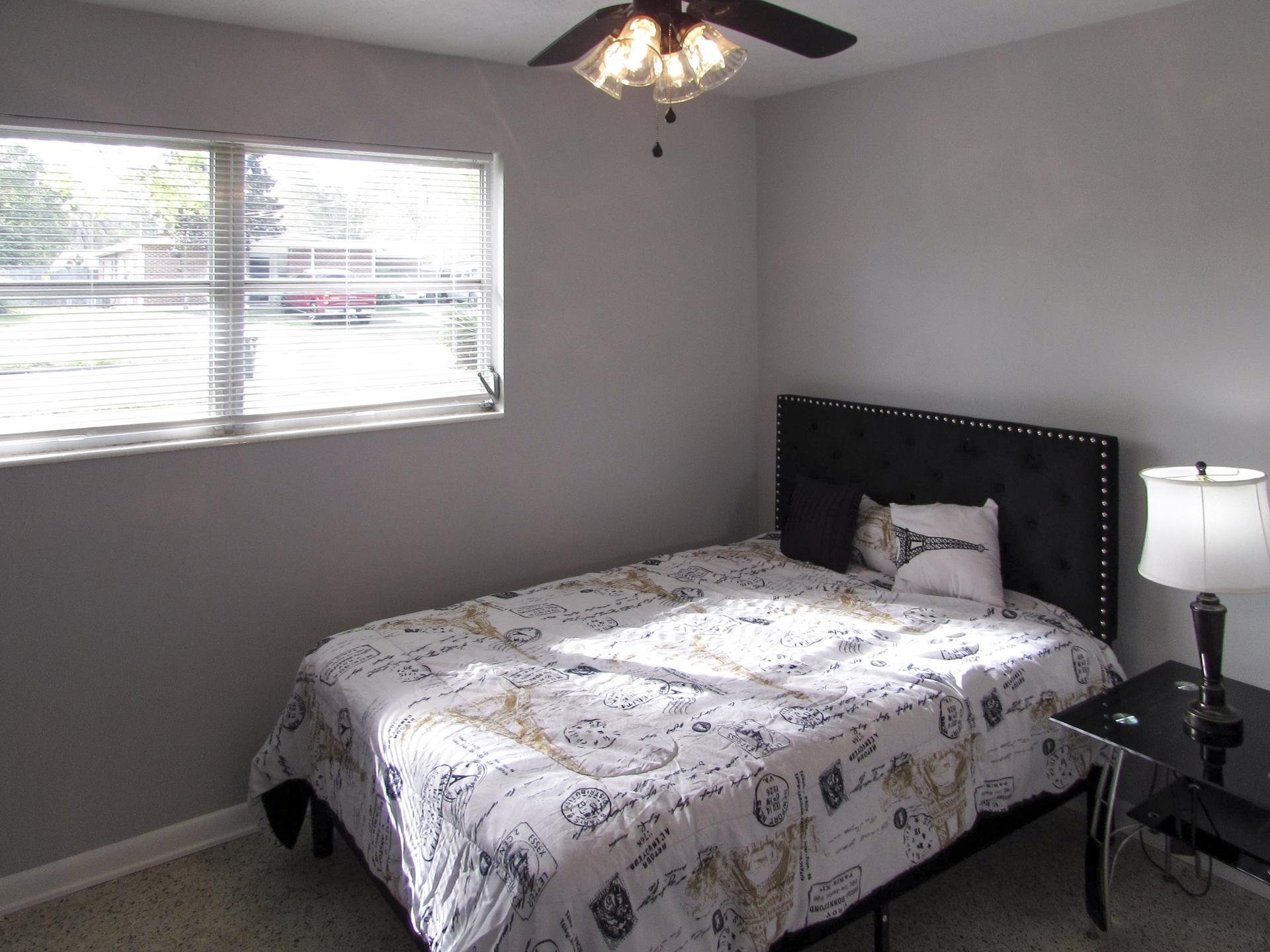 bedroom, detected:ceiling fan, window blind, bed