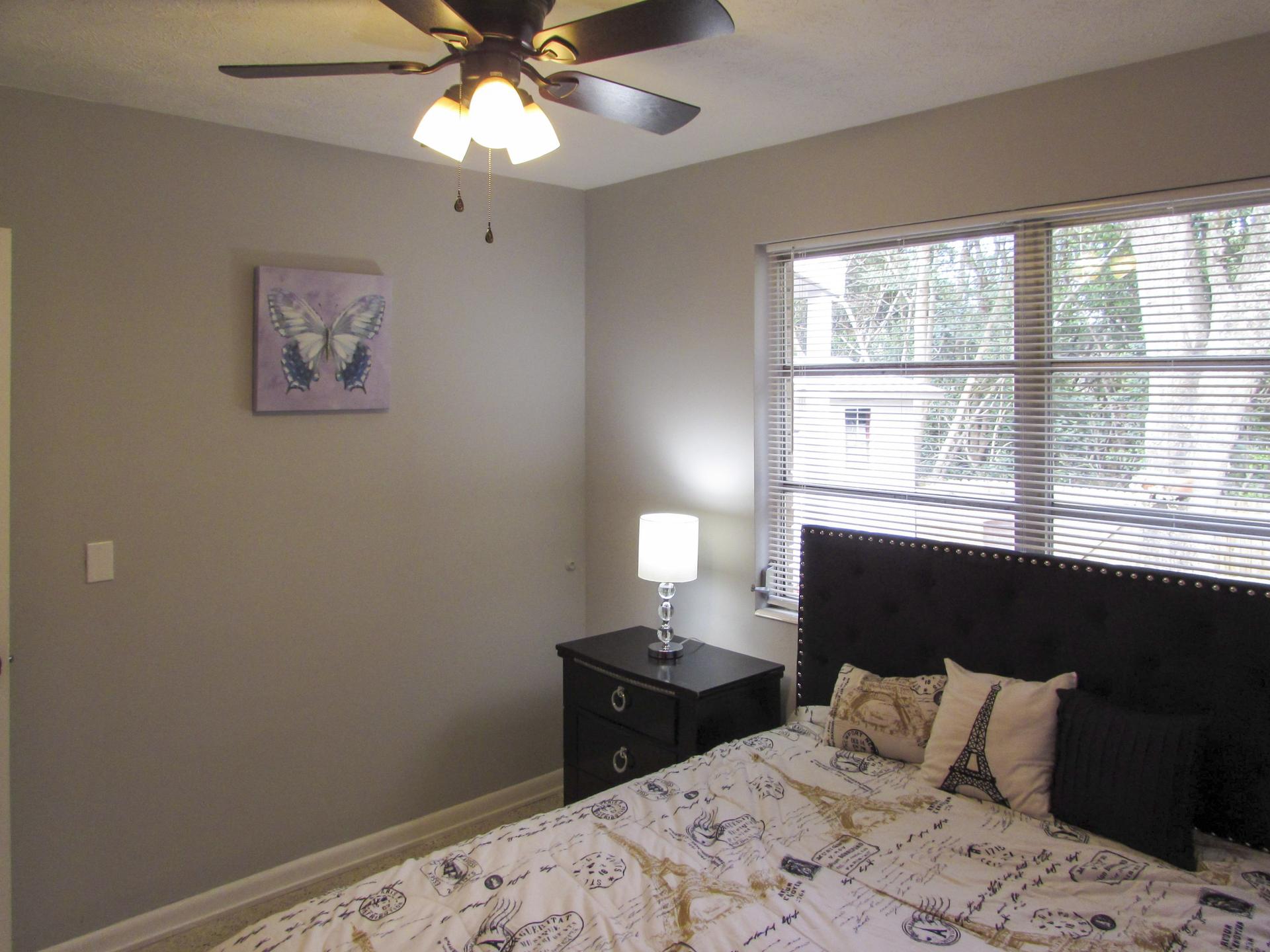 bedroom, detected:ceiling fan, window blind, bed