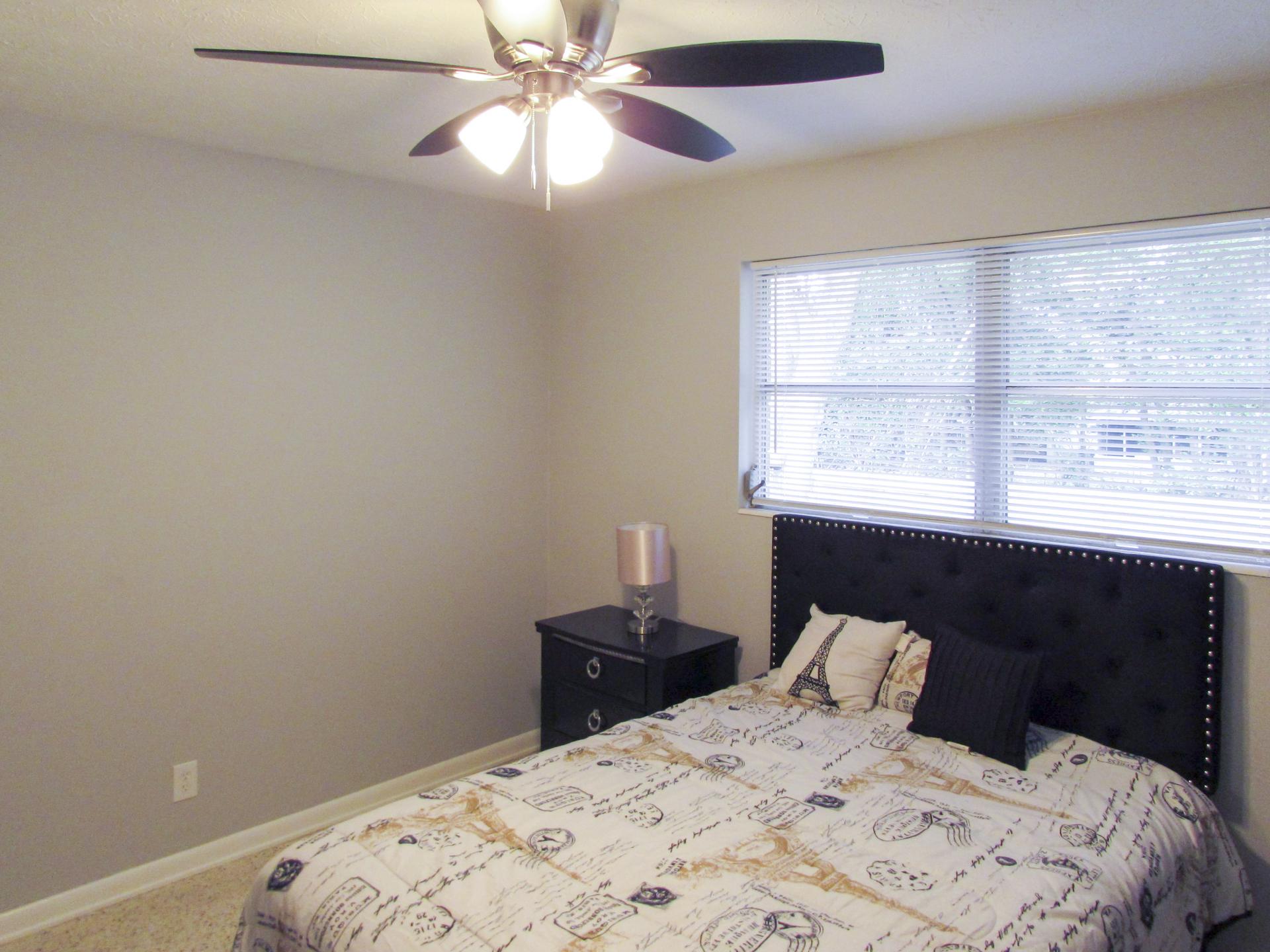 bedroom, detected:ceiling fan, window blind, bed