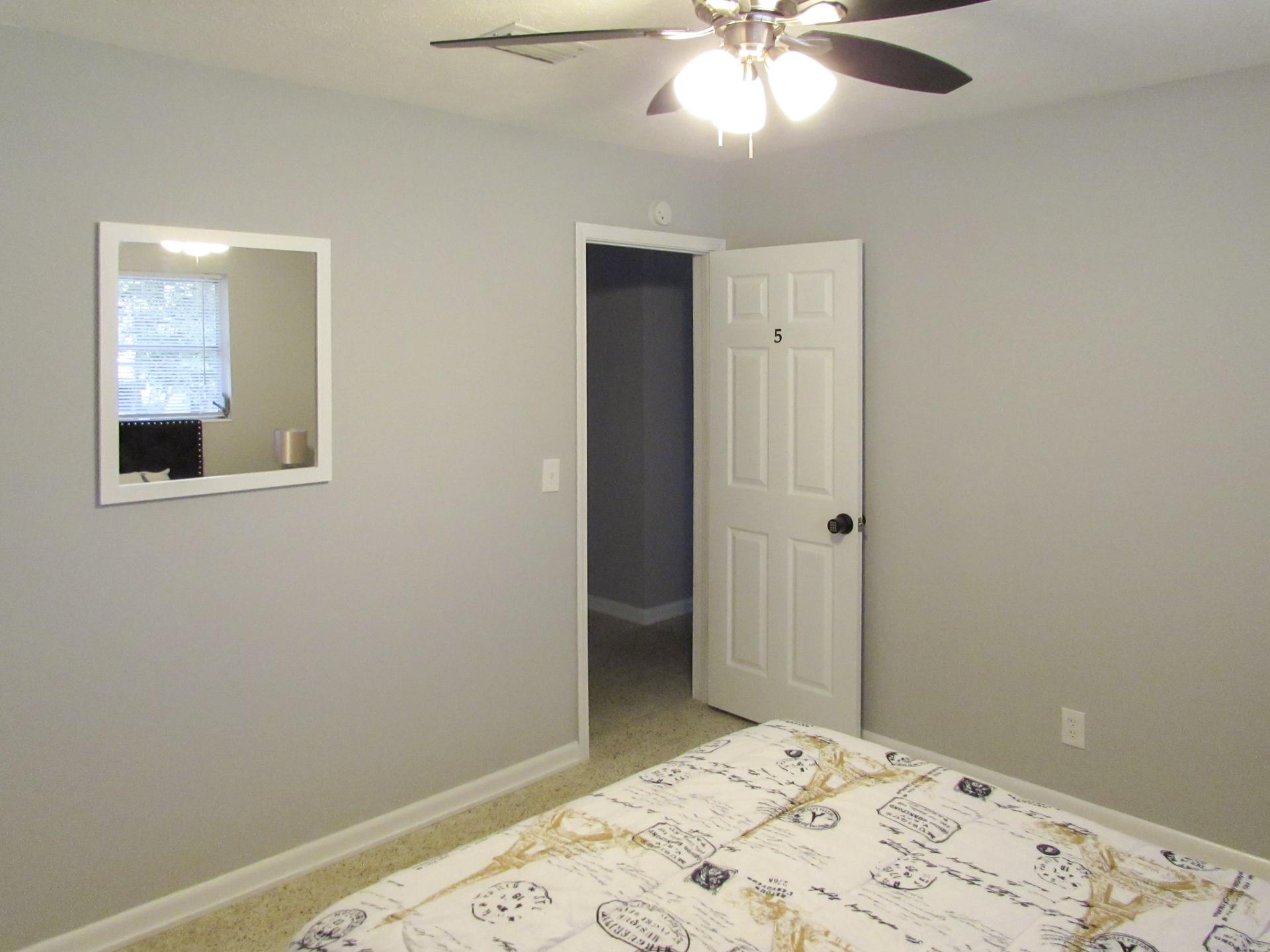 bedroom, detected:ceiling fan, bed, window blind