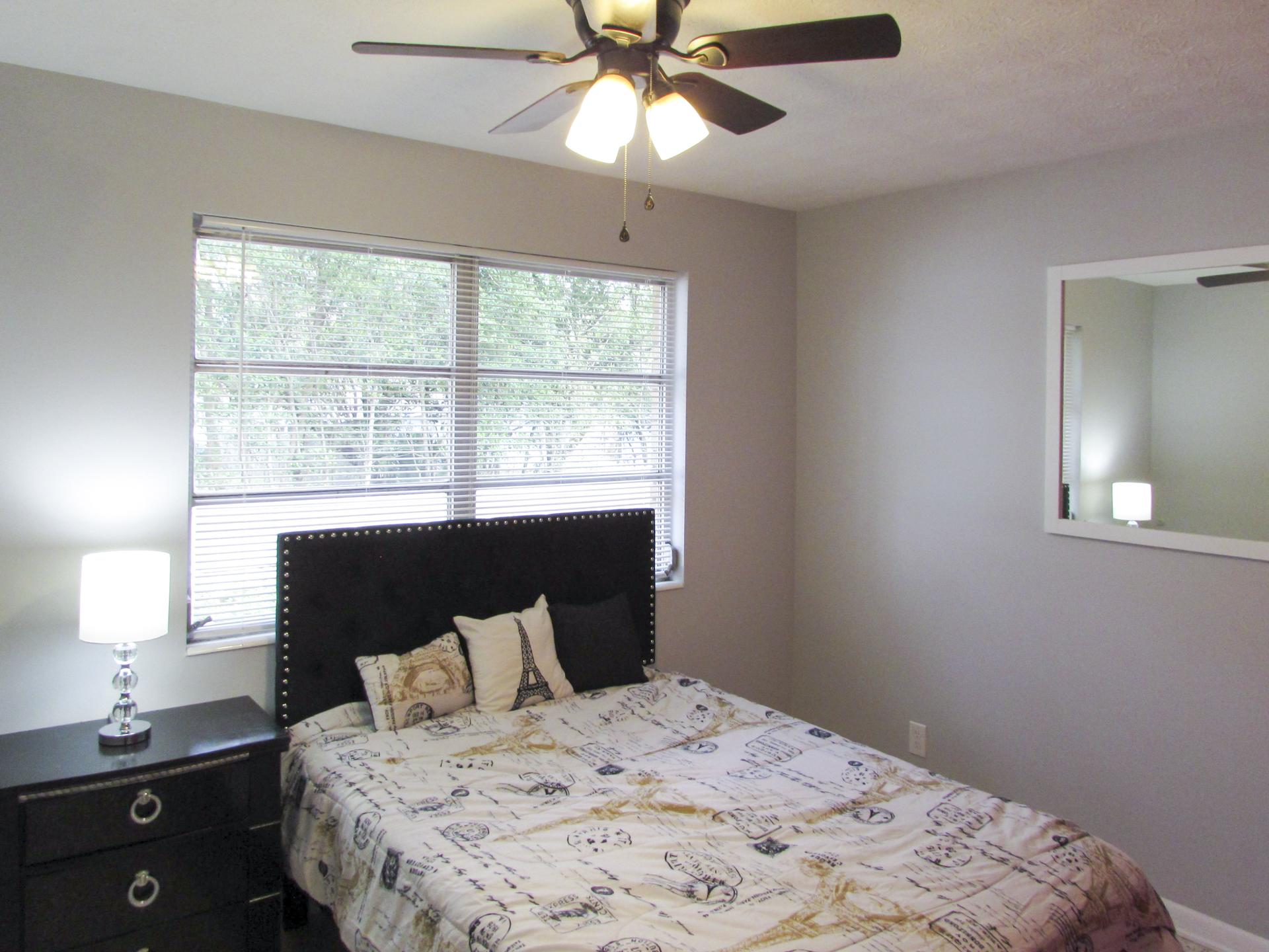 bedroom, detected:ceiling fan, window blind, bed