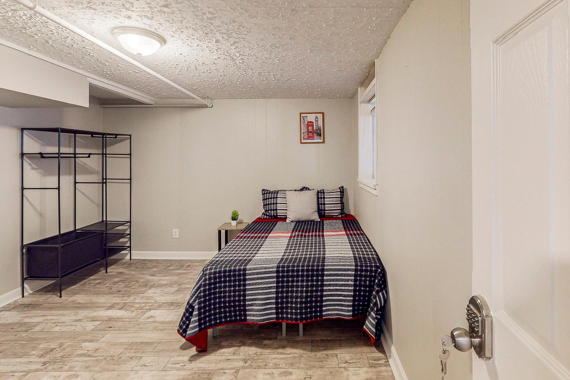 bedroom, detected:bed