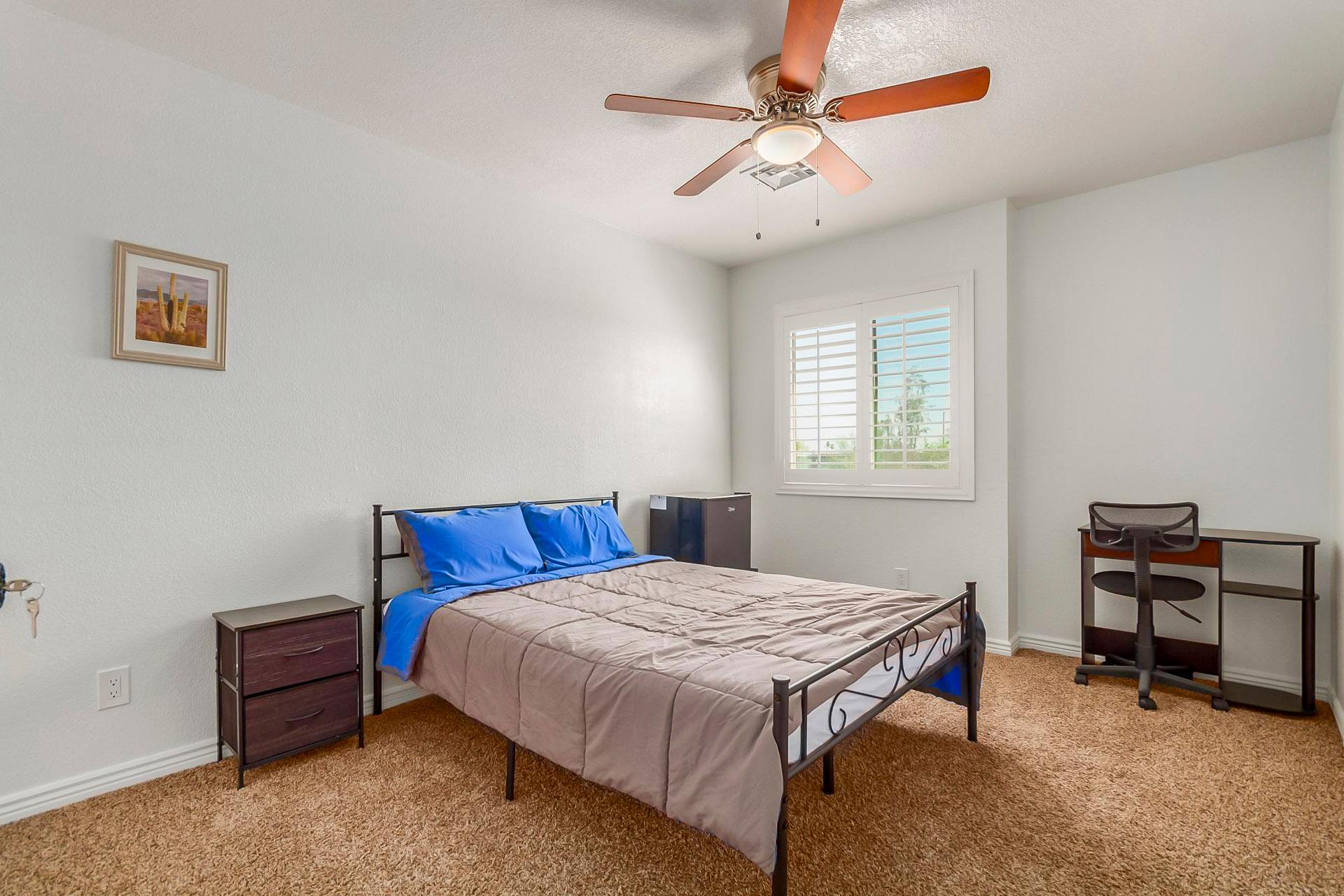 bedroom, detected:ceiling fan, window blind, bed