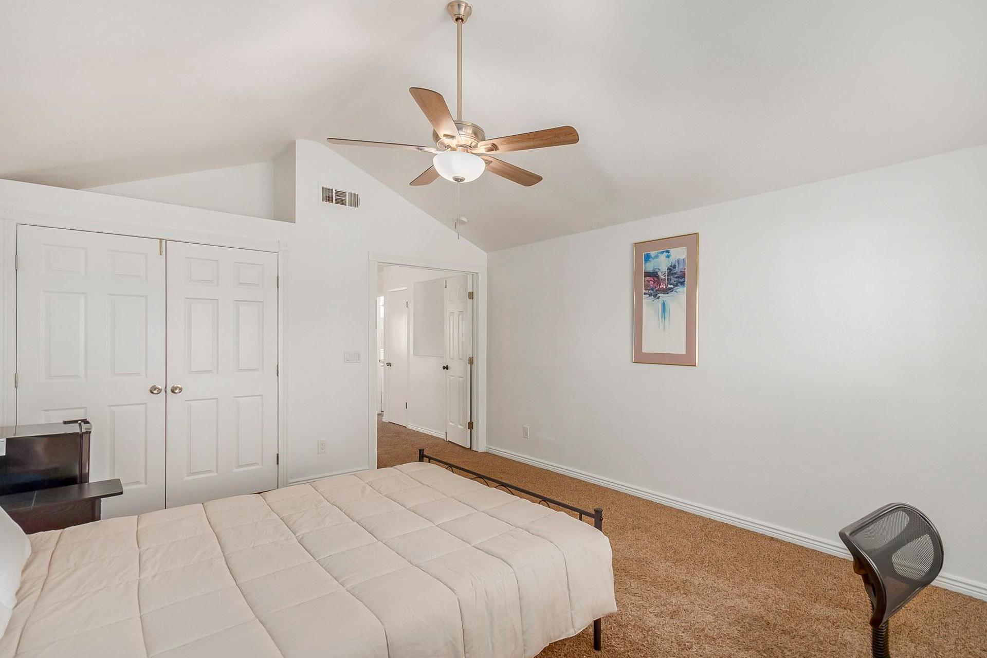 bedroom, detected:ceiling fan, bed, window blind