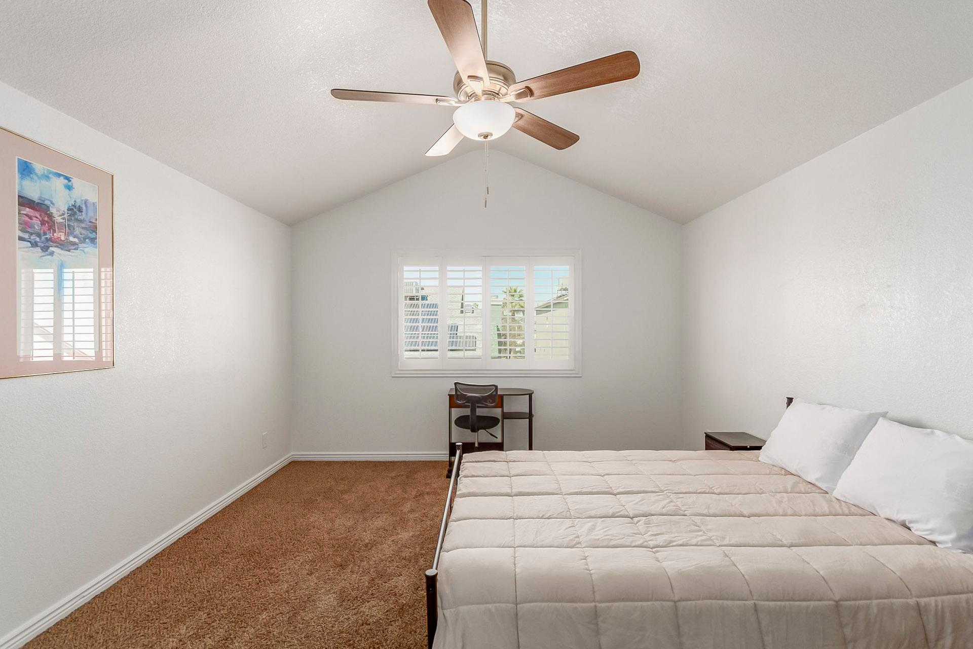 bedroom, detected:ceiling fan, window blind, bed