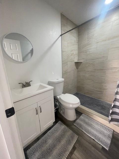 NIce brand new bathroom to be shared with only one other mate.
