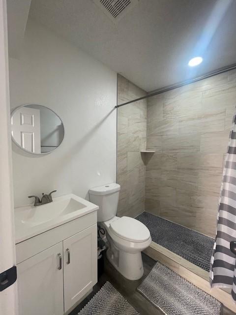 Bathroom to be shared with only one other padmate.