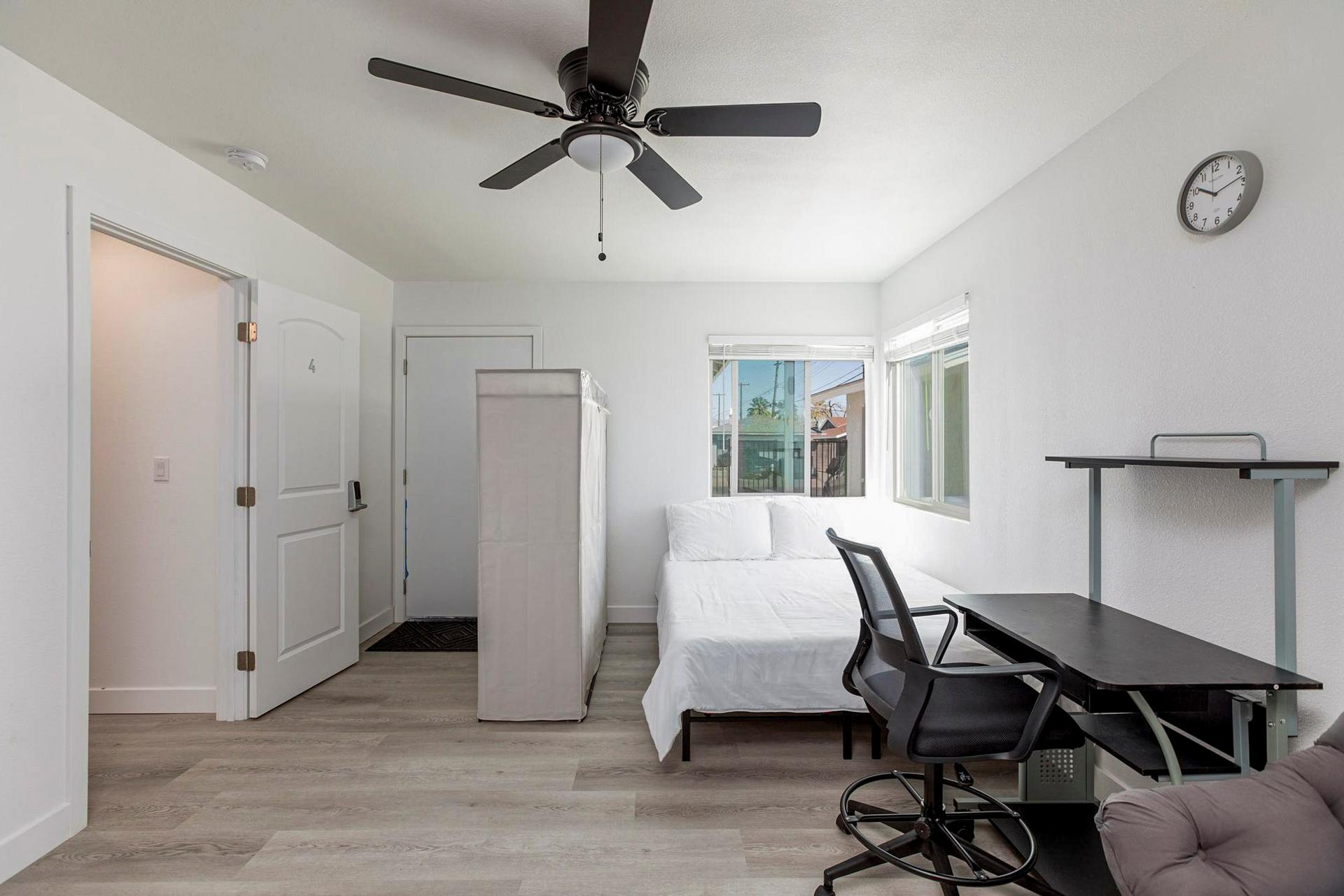 living_room, detected:ceiling fan