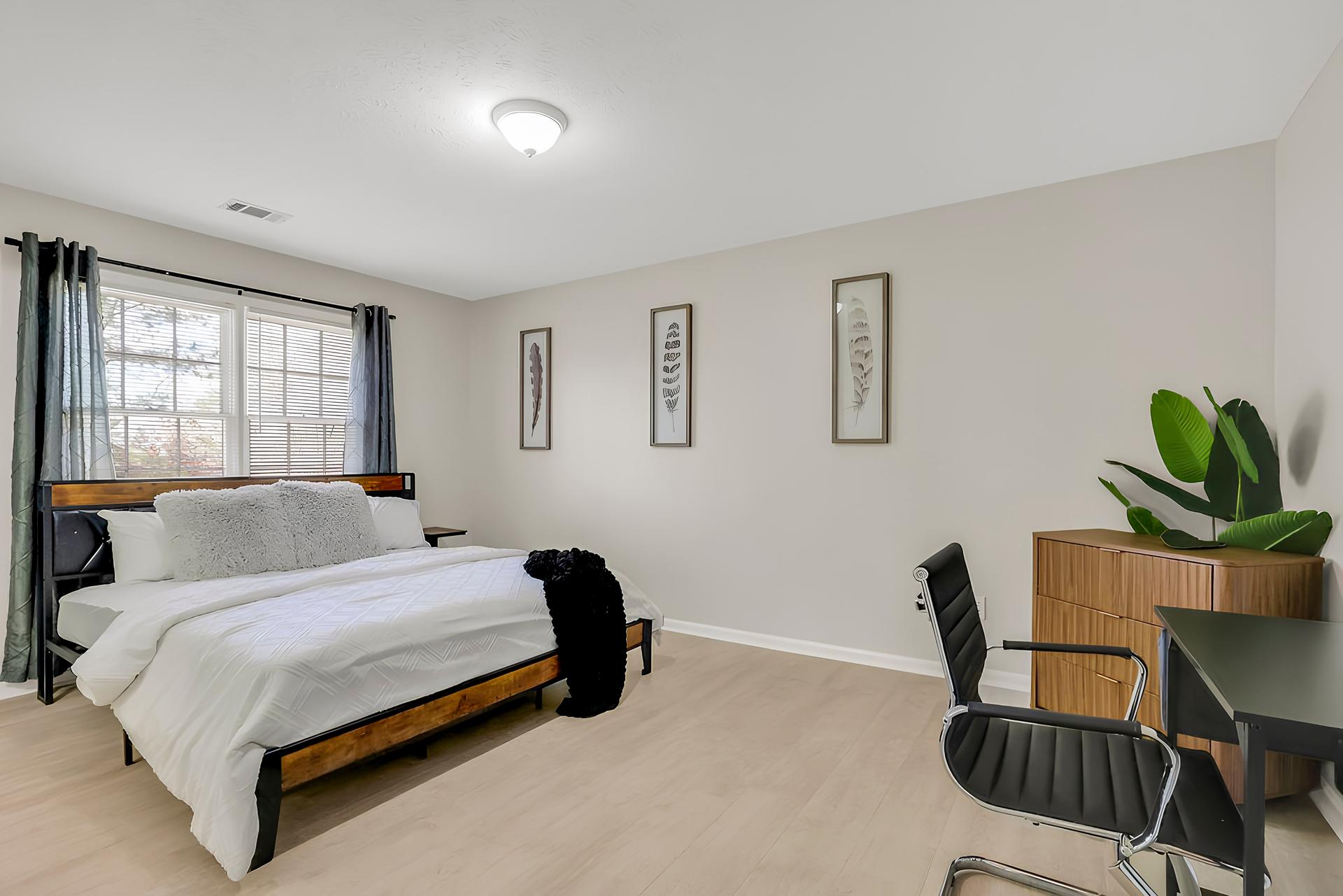 bedroom, detected:window blind, bed
