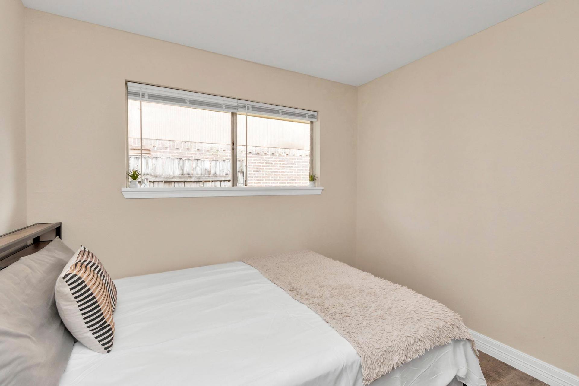 bedroom, detected:bed, window blind