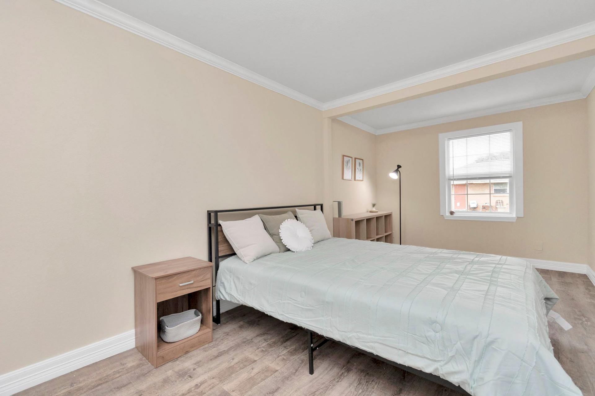 bedroom, detected:bed, window blind