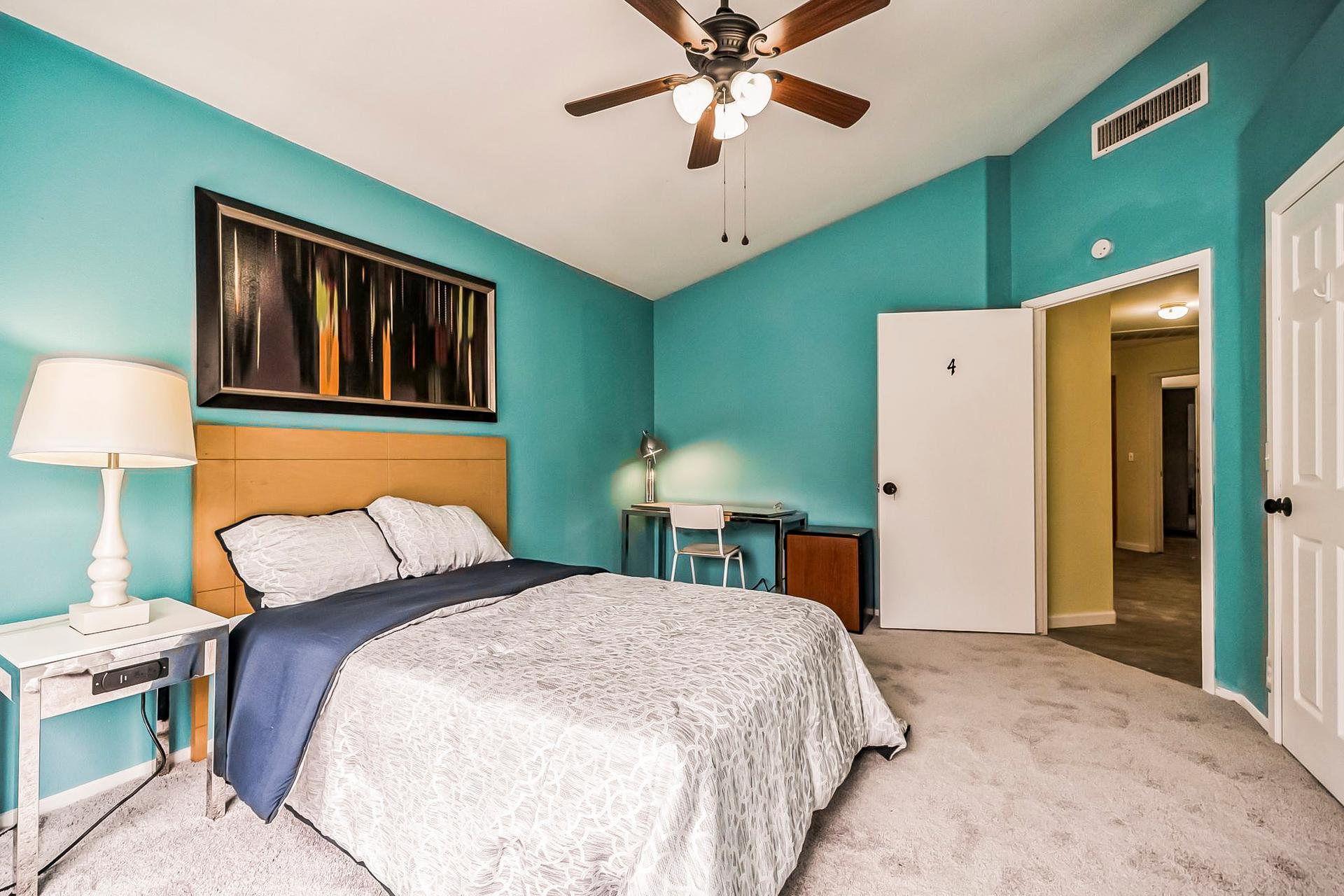 bedroom, detected:ceiling fan, bed