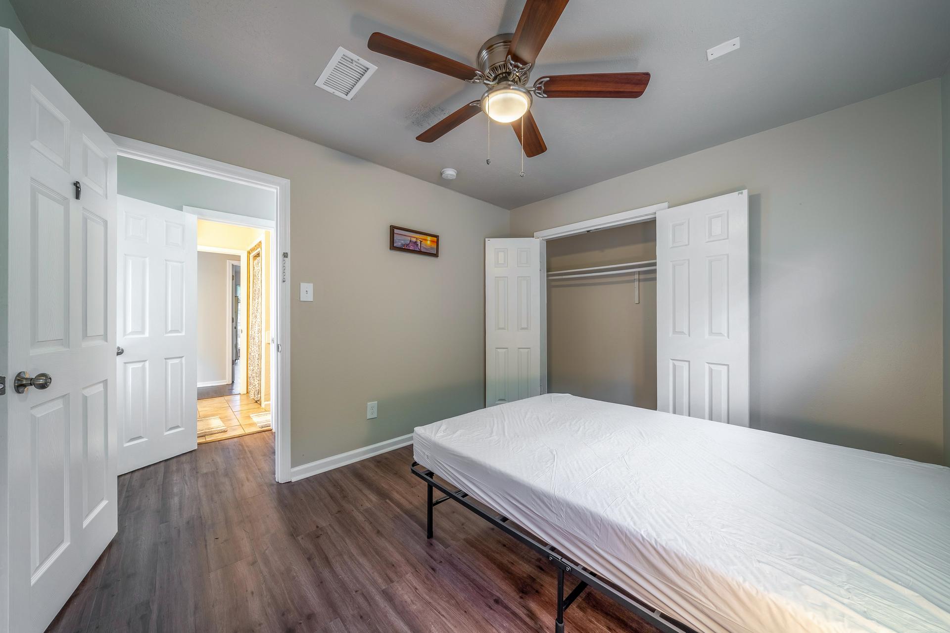 bedroom, detected: ceiling fan, window blind, bed