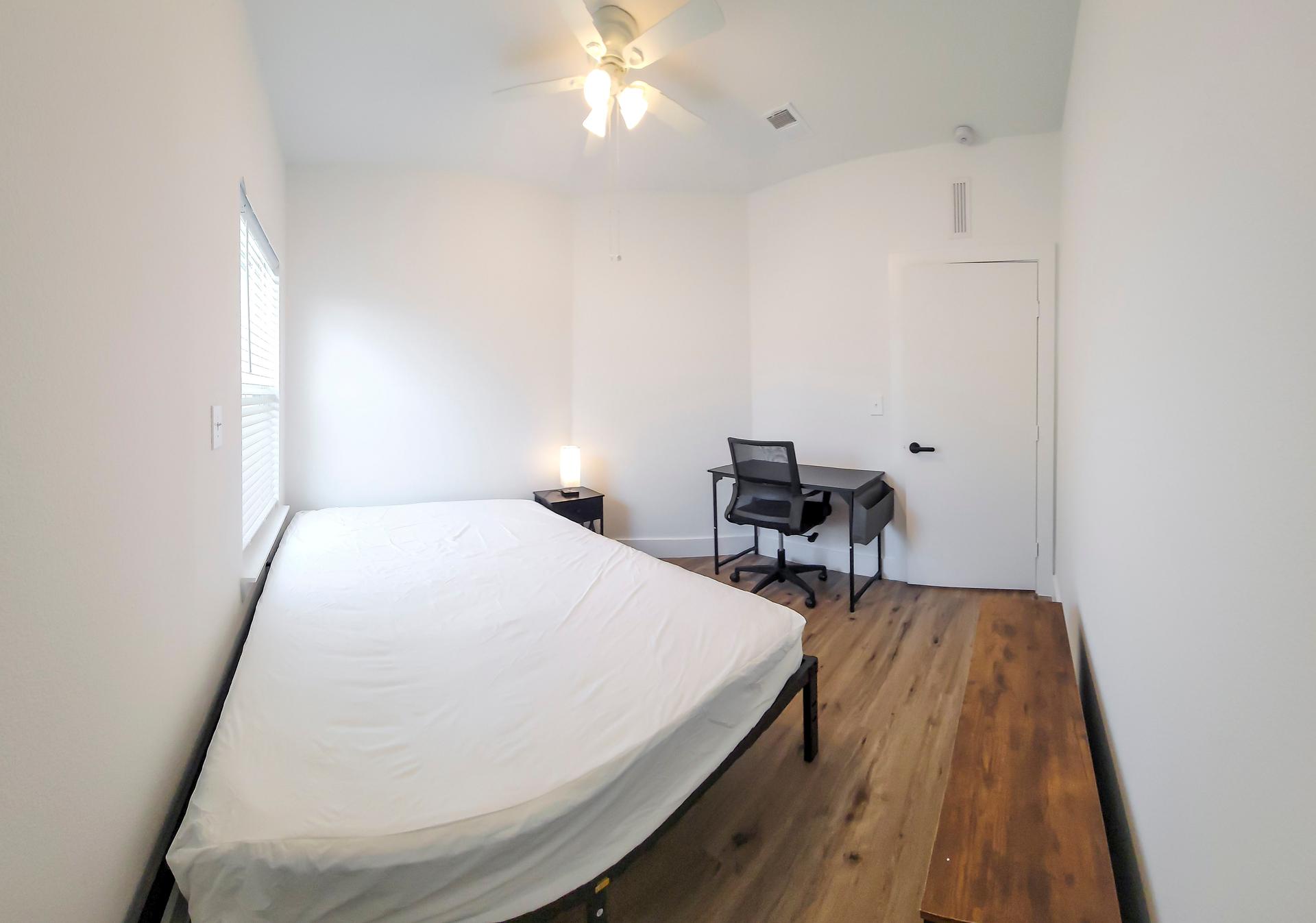 bedroom, detected:ceiling fan, bed